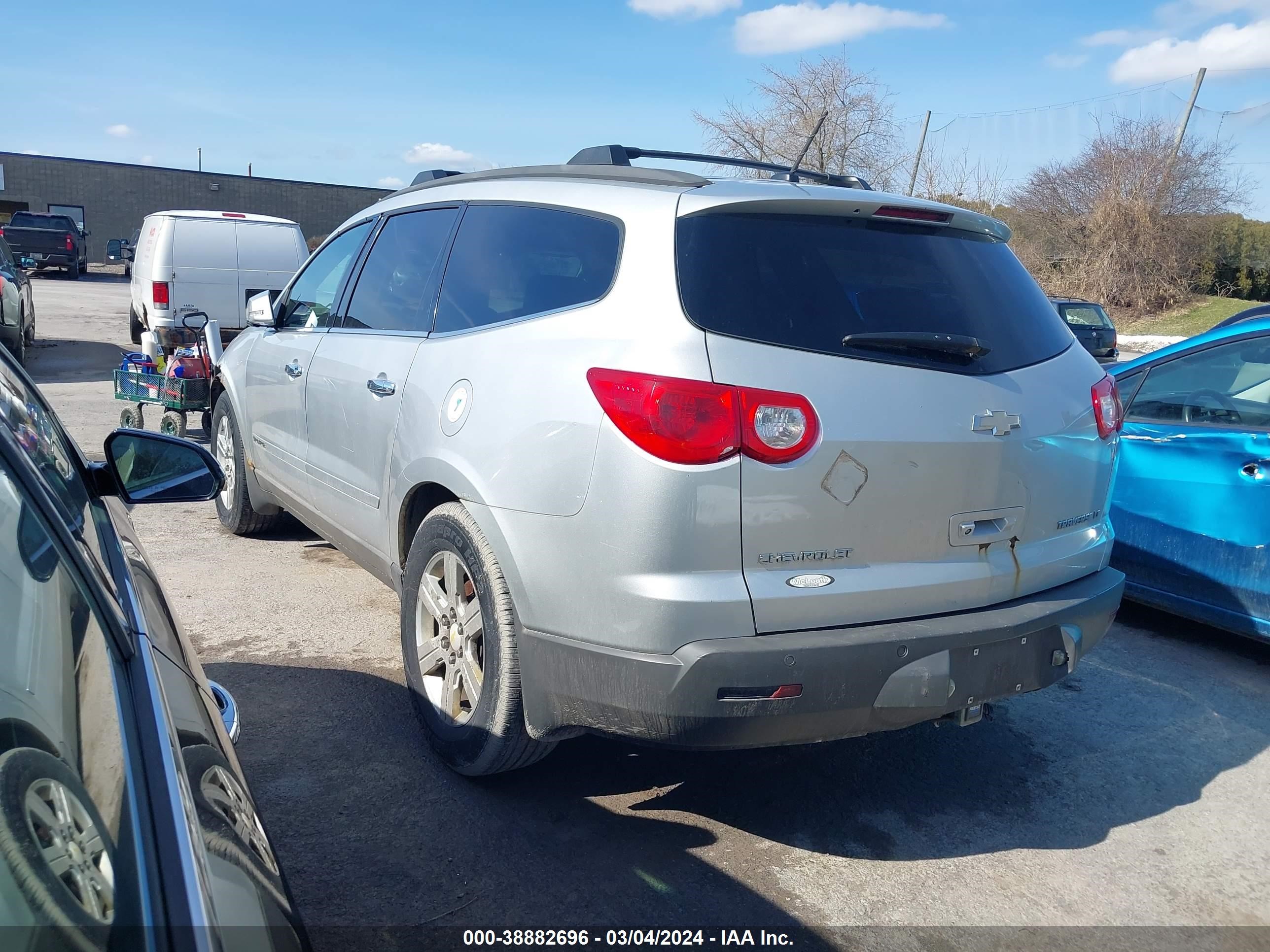 Photo 2 VIN: 1GNEV23DX9S162521 - CHEVROLET TRAVERSE 