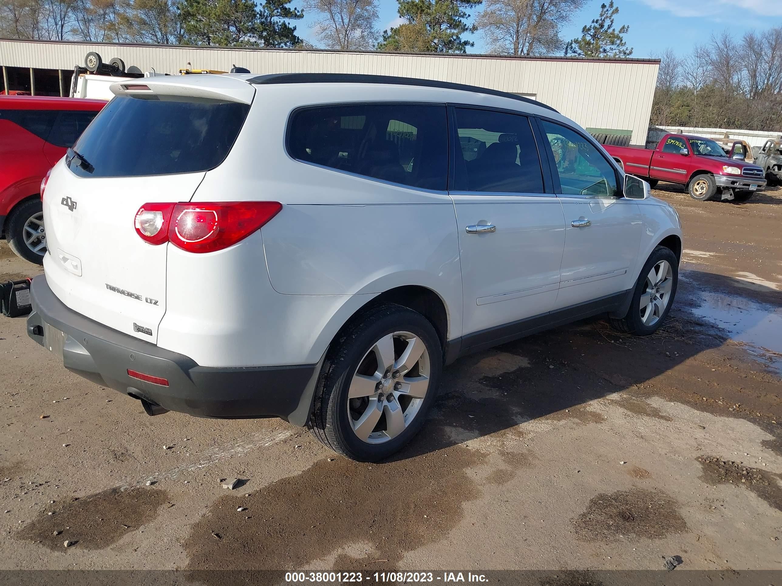 Photo 3 VIN: 1GNEV33D49S103325 - CHEVROLET TRAVERSE 