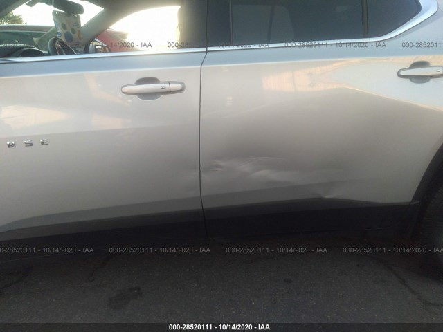 Photo 5 VIN: 1GNEVGKW0KJ223807 - CHEVROLET TRAVERSE 