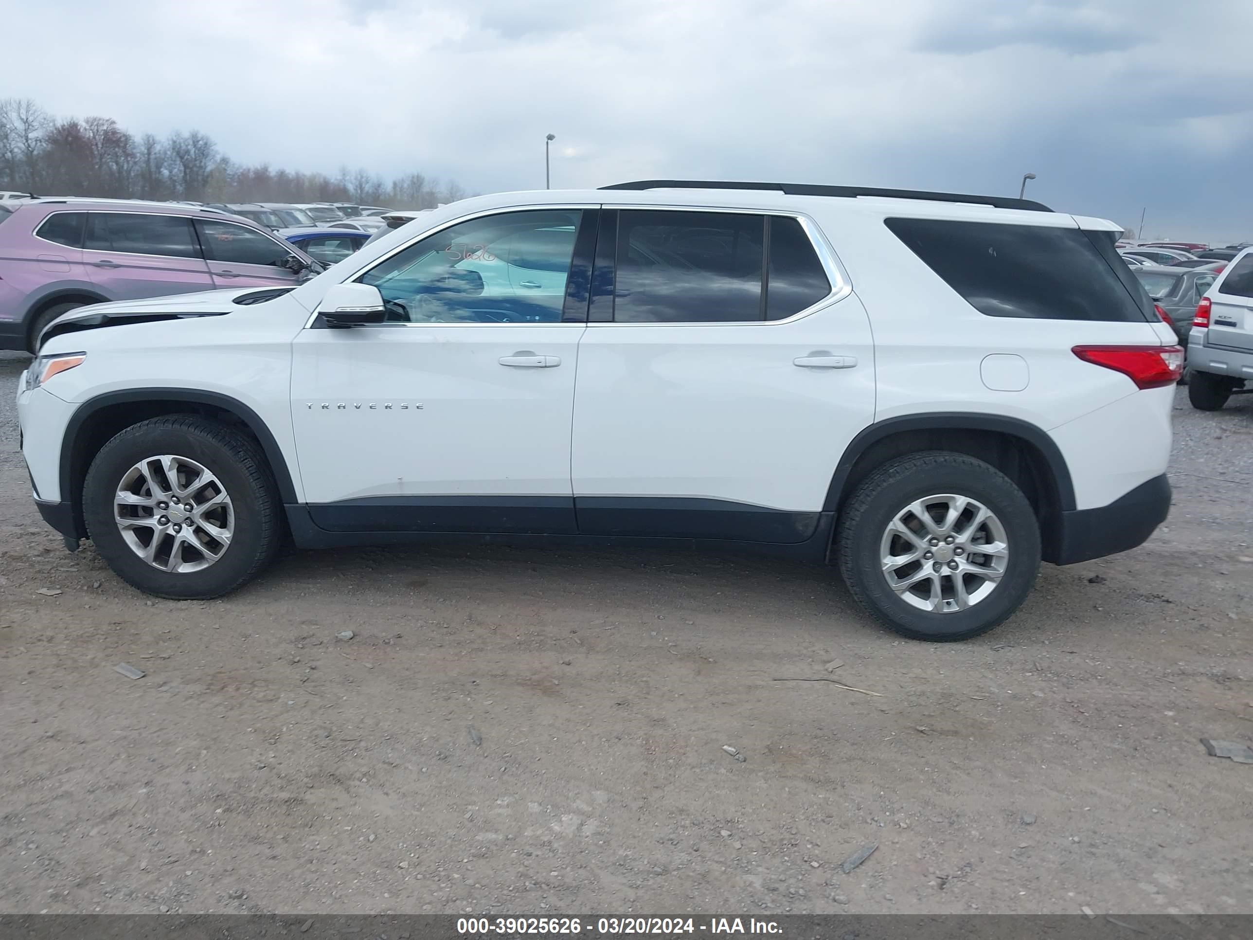 Photo 13 VIN: 1GNEVGKW1KJ248182 - CHEVROLET TRAVERSE 