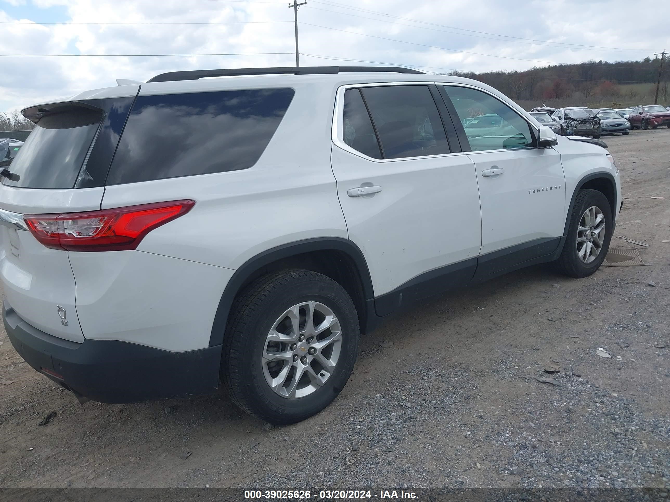 Photo 3 VIN: 1GNEVGKW1KJ248182 - CHEVROLET TRAVERSE 