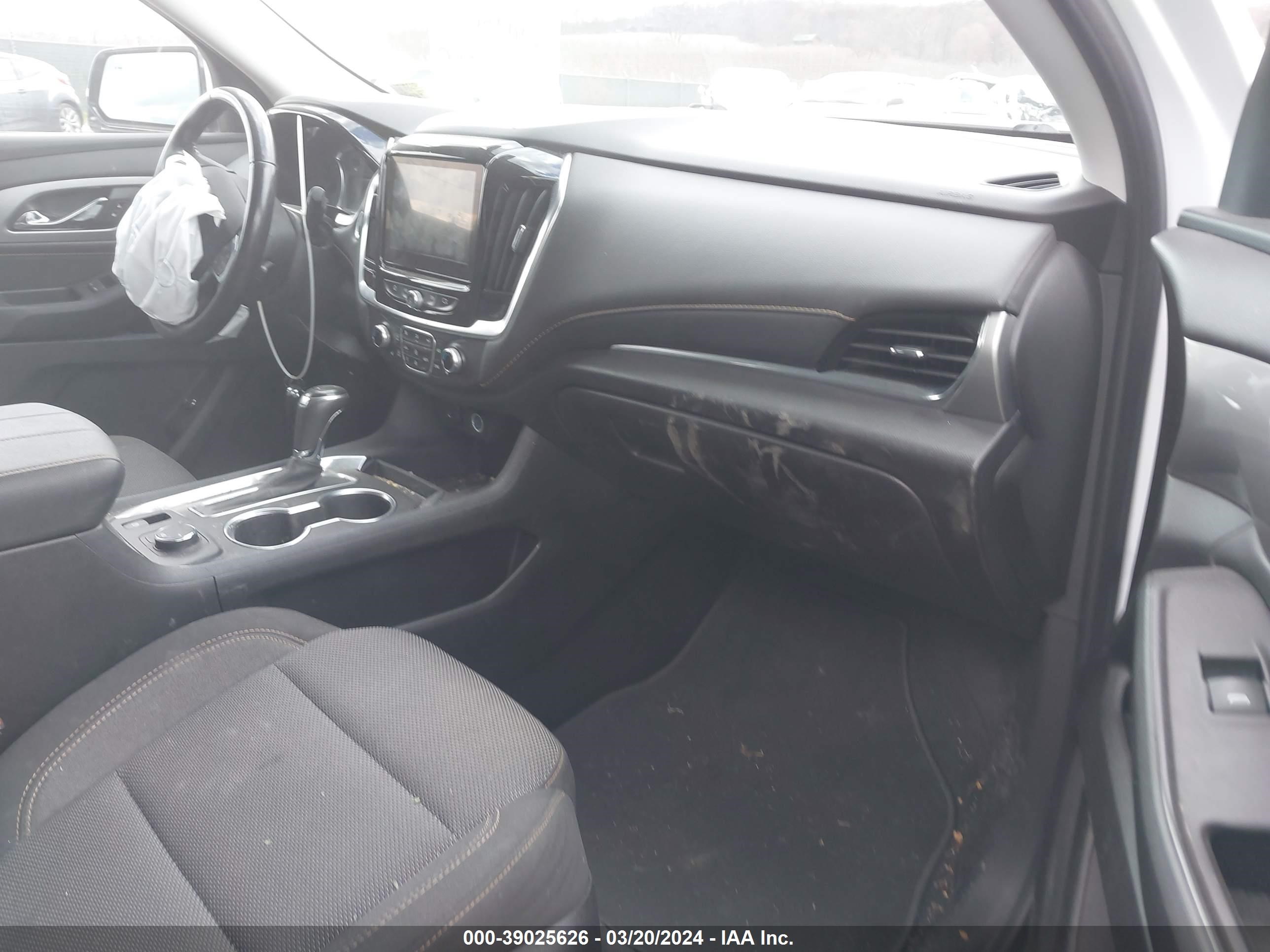 Photo 4 VIN: 1GNEVGKW1KJ248182 - CHEVROLET TRAVERSE 