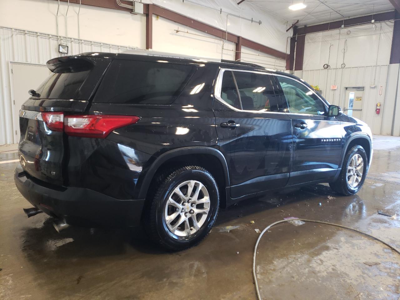 Photo 2 VIN: 1GNEVGKW5JJ146804 - CHEVROLET TRAVERSE 