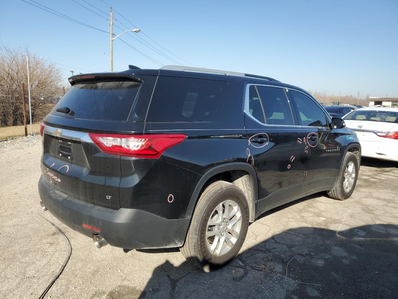 Photo 2 VIN: 1GNEVGKW6JJ203642 - CHEVROLET TRAVERSE 