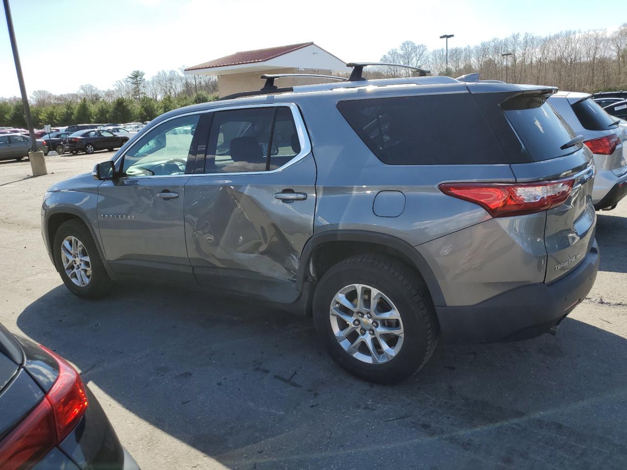 Photo 1 VIN: 1GNEVGKW6JJ284061 - CHEVROLET TRAVERSE 