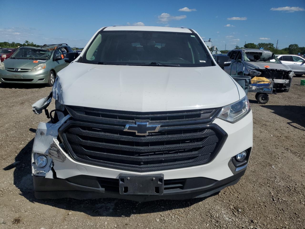 Photo 4 VIN: 1GNEVHKW2KJ156469 - CHEVROLET TRAVERSE 