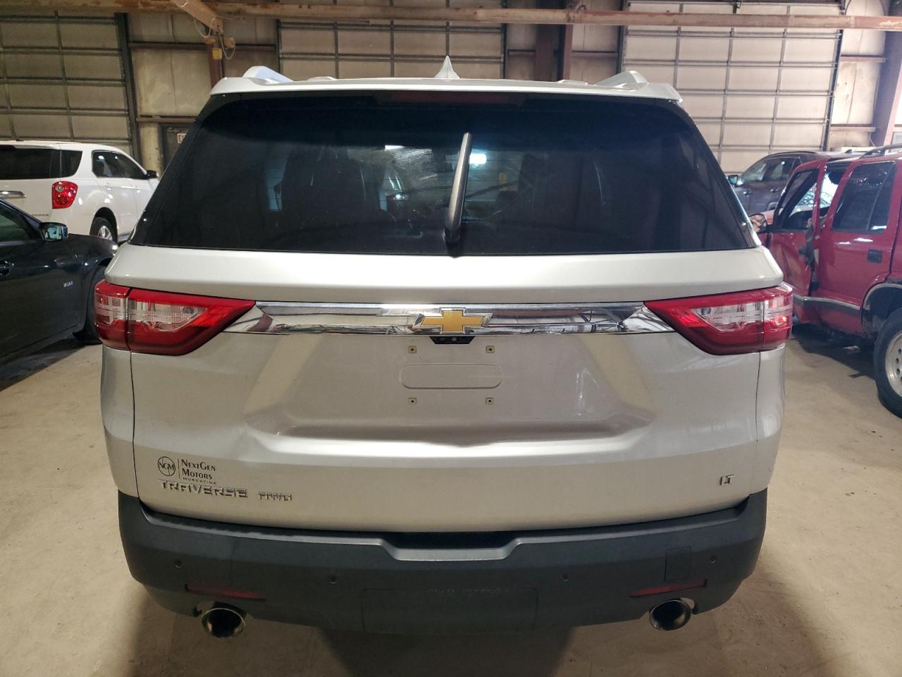 Photo 5 VIN: 1GNEVHKW4JJ100113 - CHEVROLET TRAVERSE 