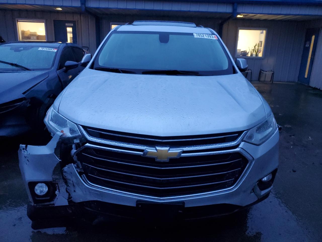 Photo 4 VIN: 1GNEVHKW4KJ257061 - CHEVROLET TRAVERSE 