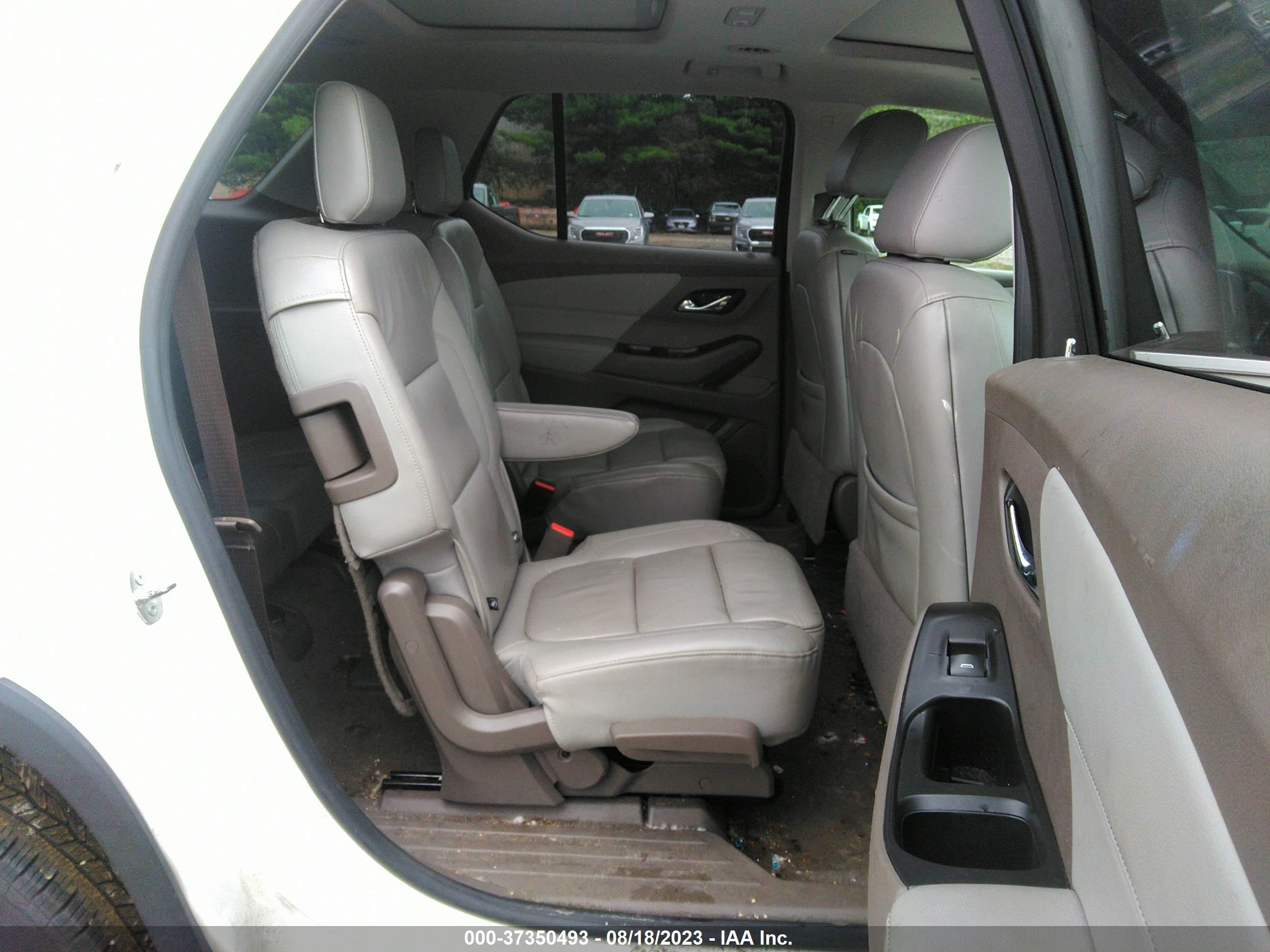 Photo 7 VIN: 1GNEVHKW5JJ129622 - CHEVROLET TRAVERSE 