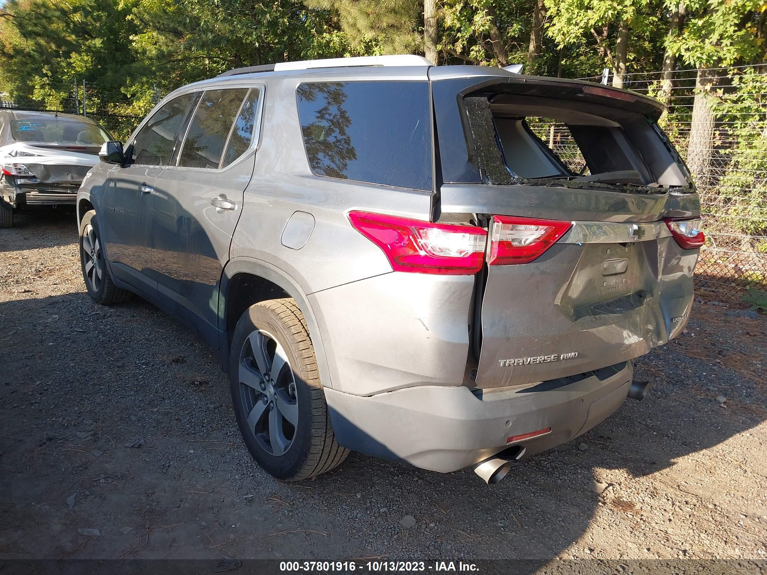 Photo 2 VIN: 1GNEVHKW5JJ165262 - CHEVROLET TRAVERSE 