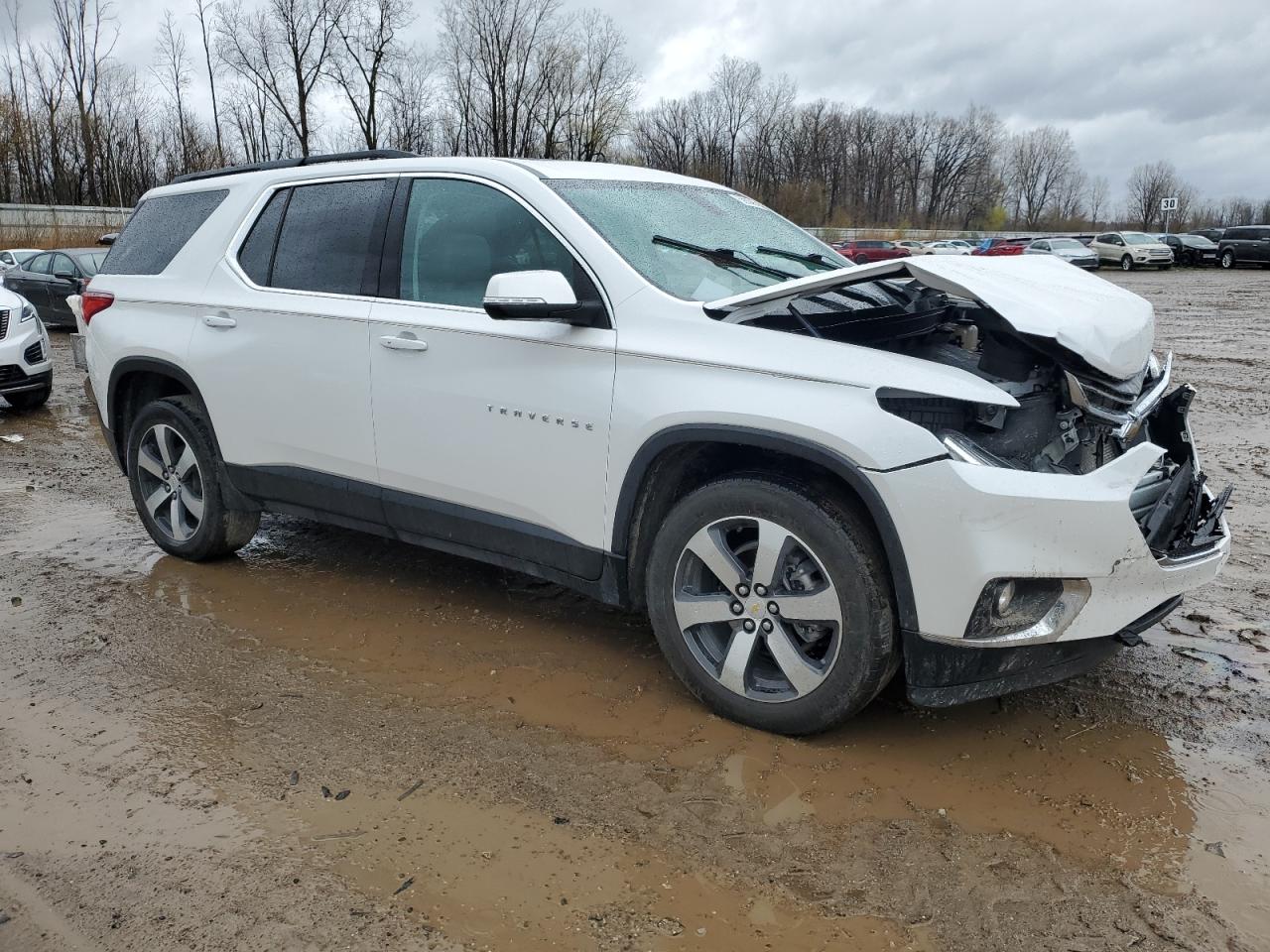 Photo 3 VIN: 1GNEVHKW5MJ135103 - CHEVROLET TRAVERSE 