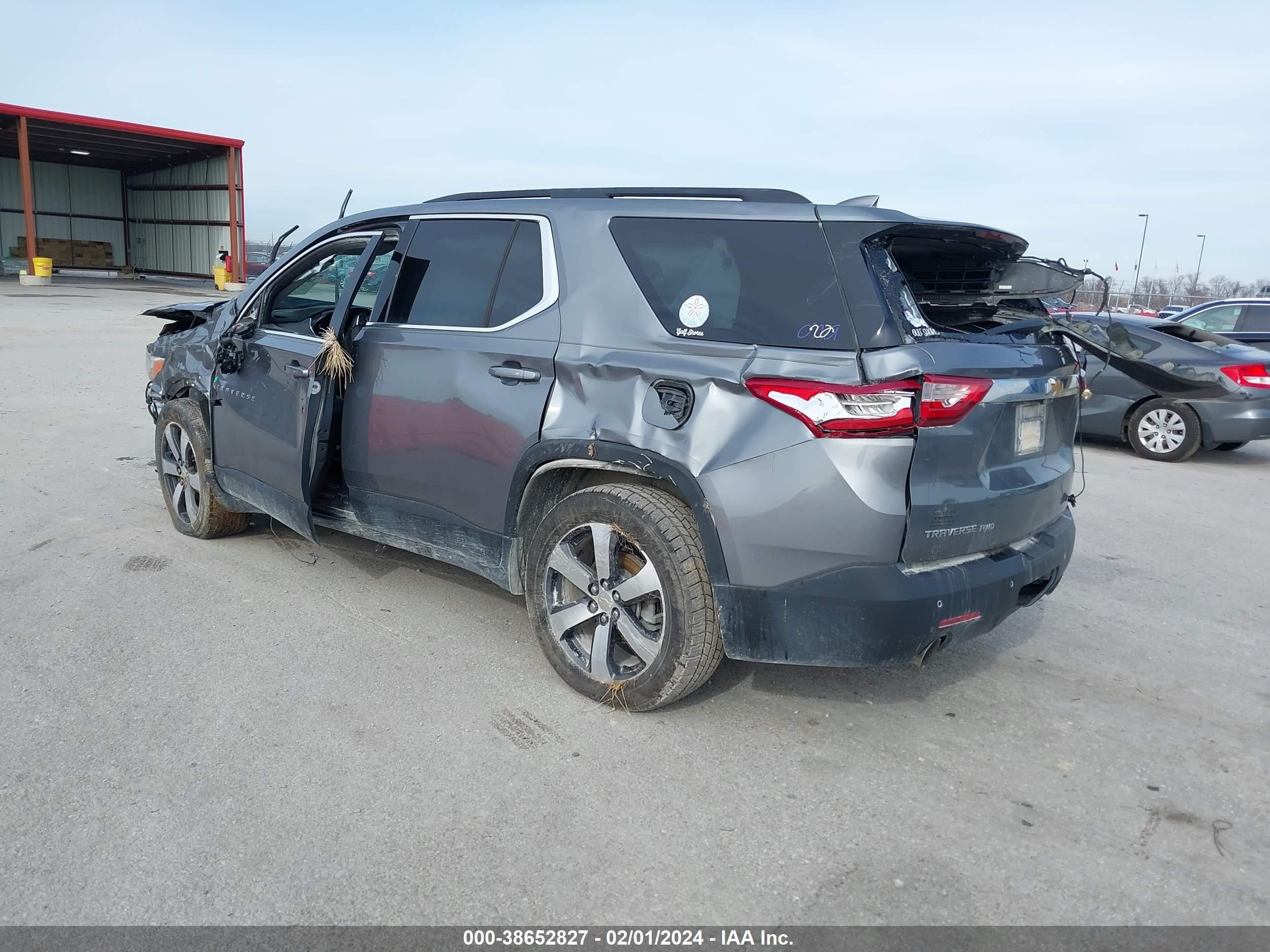 Photo 2 VIN: 1GNEVHKW6KJ247020 - CHEVROLET TRAVERSE 