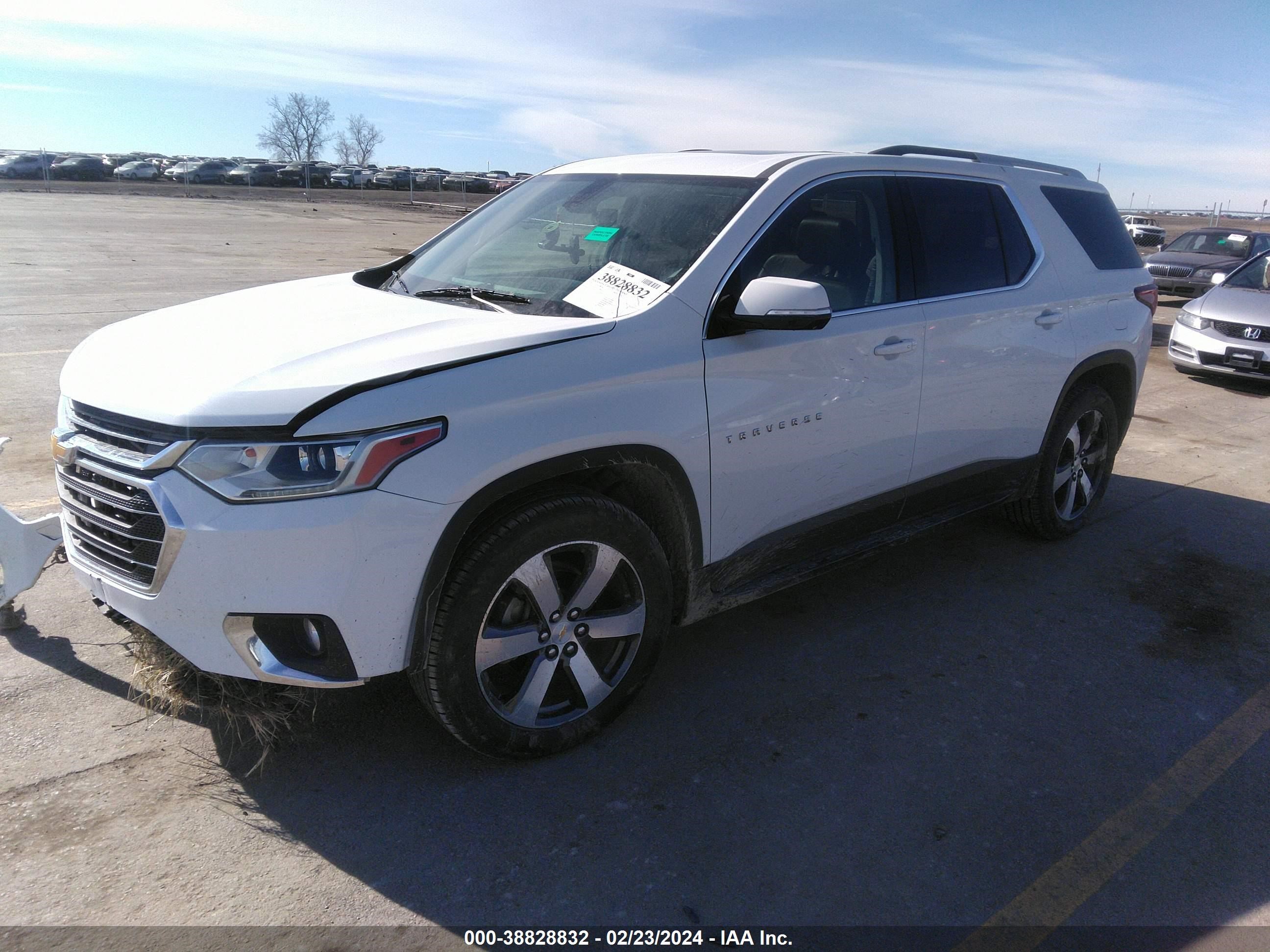 Photo 1 VIN: 1GNEVHKW7JJ210654 - CHEVROLET TRAVERSE 