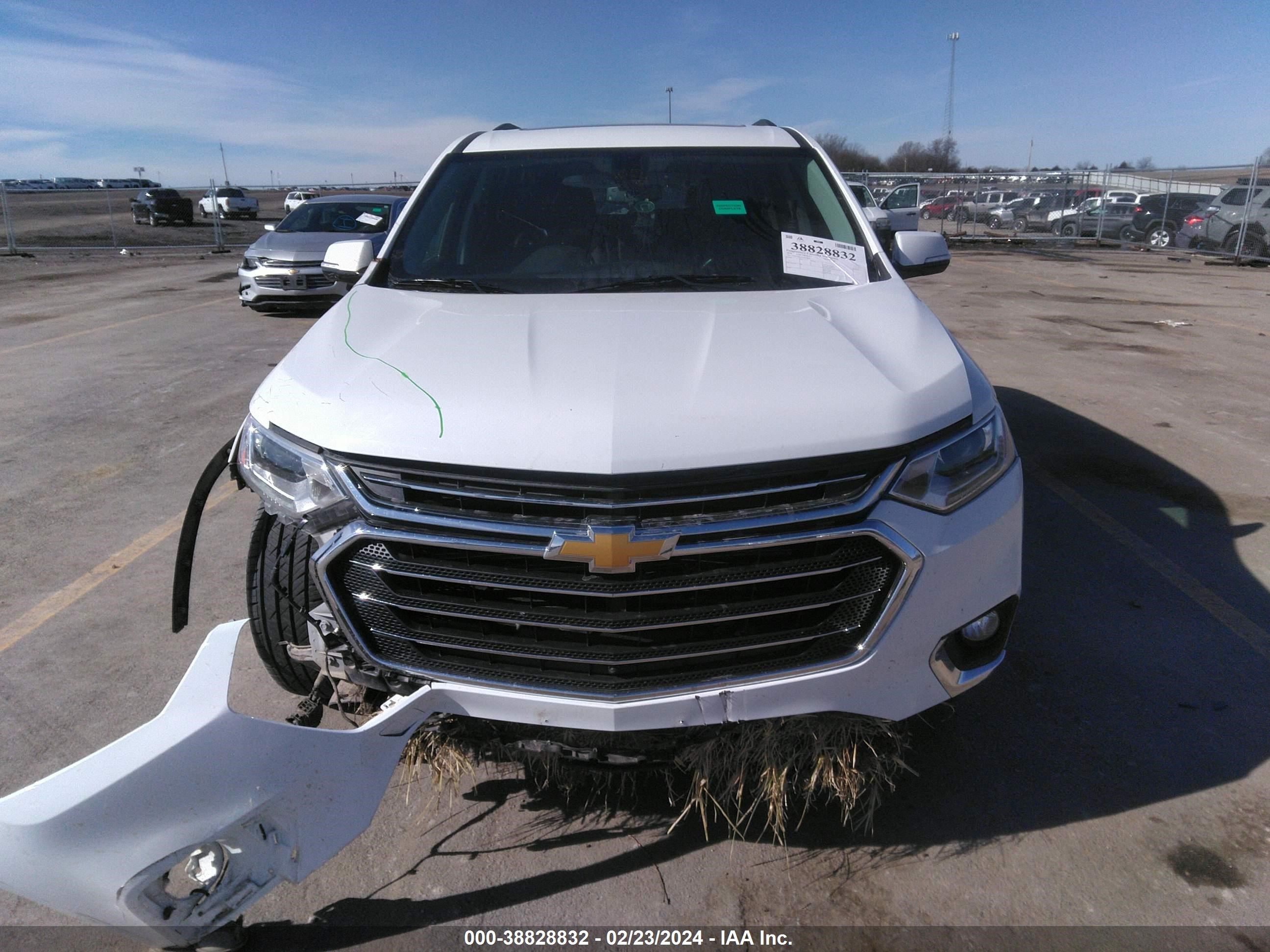 Photo 11 VIN: 1GNEVHKW7JJ210654 - CHEVROLET TRAVERSE 