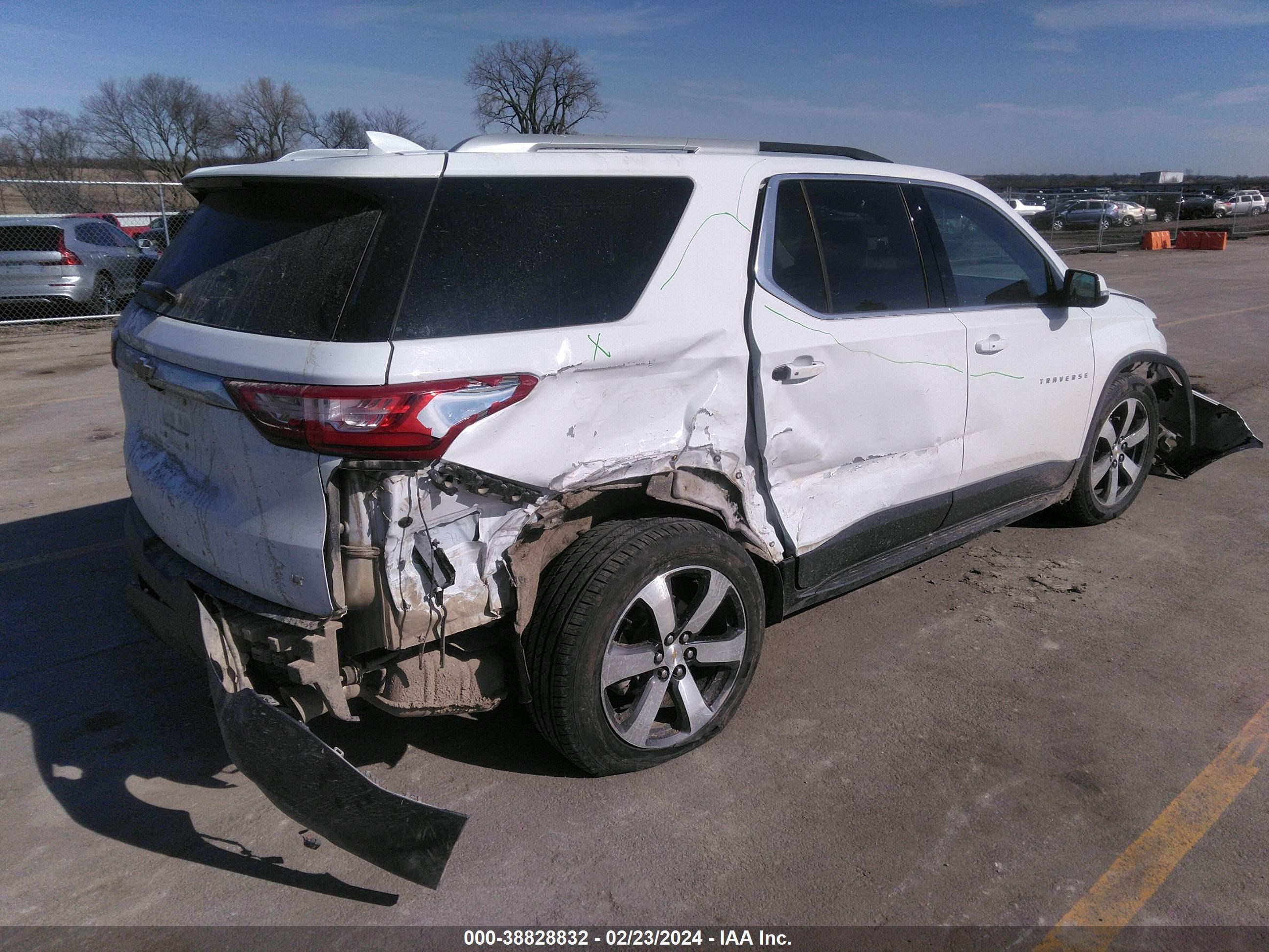 Photo 3 VIN: 1GNEVHKW7JJ210654 - CHEVROLET TRAVERSE 