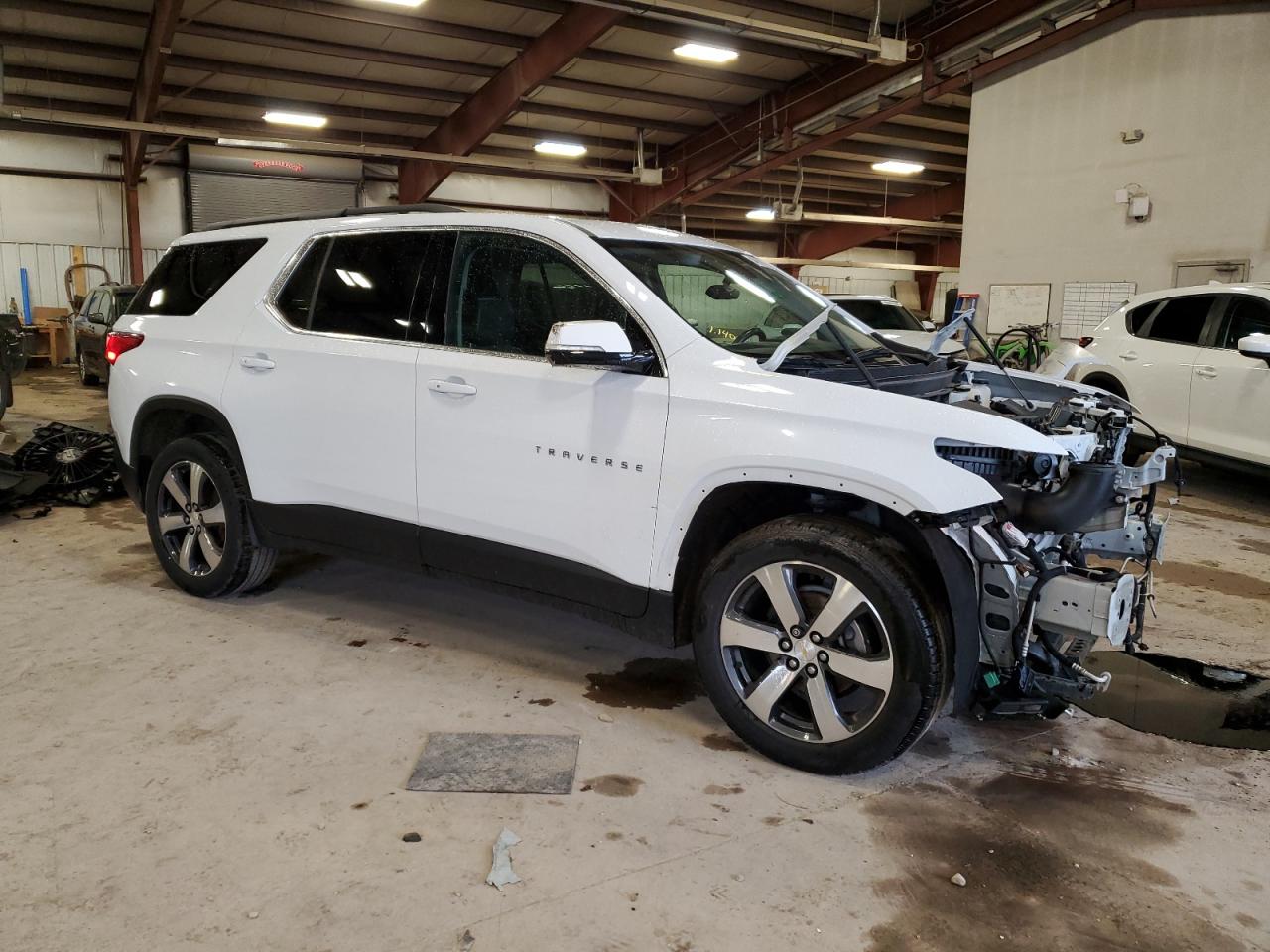 Photo 3 VIN: 1GNEVHKW9KJ119757 - CHEVROLET TRAVERSE 