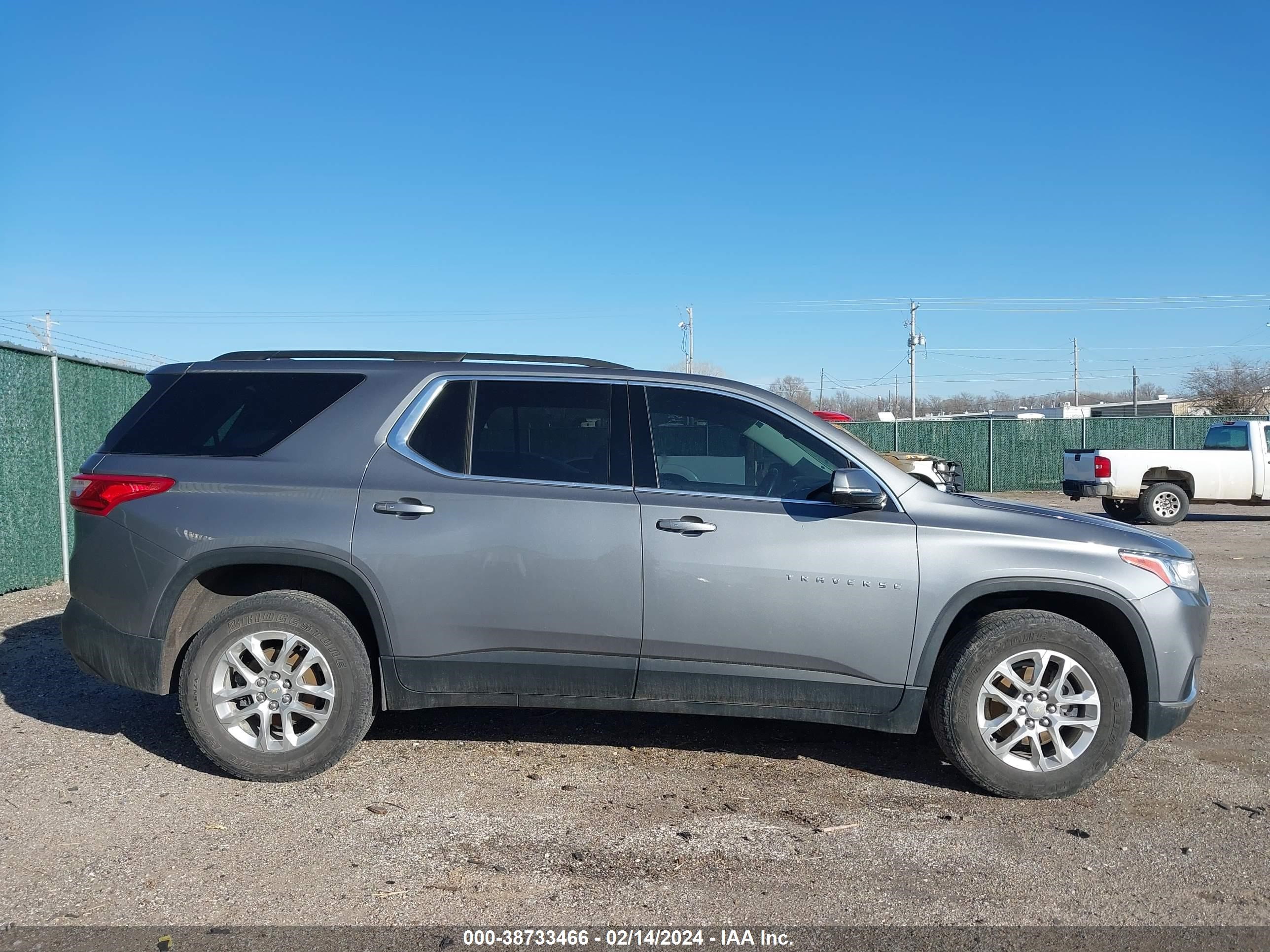 Photo 12 VIN: 1GNEVHKWXKJ202081 - CHEVROLET TRAVERSE 