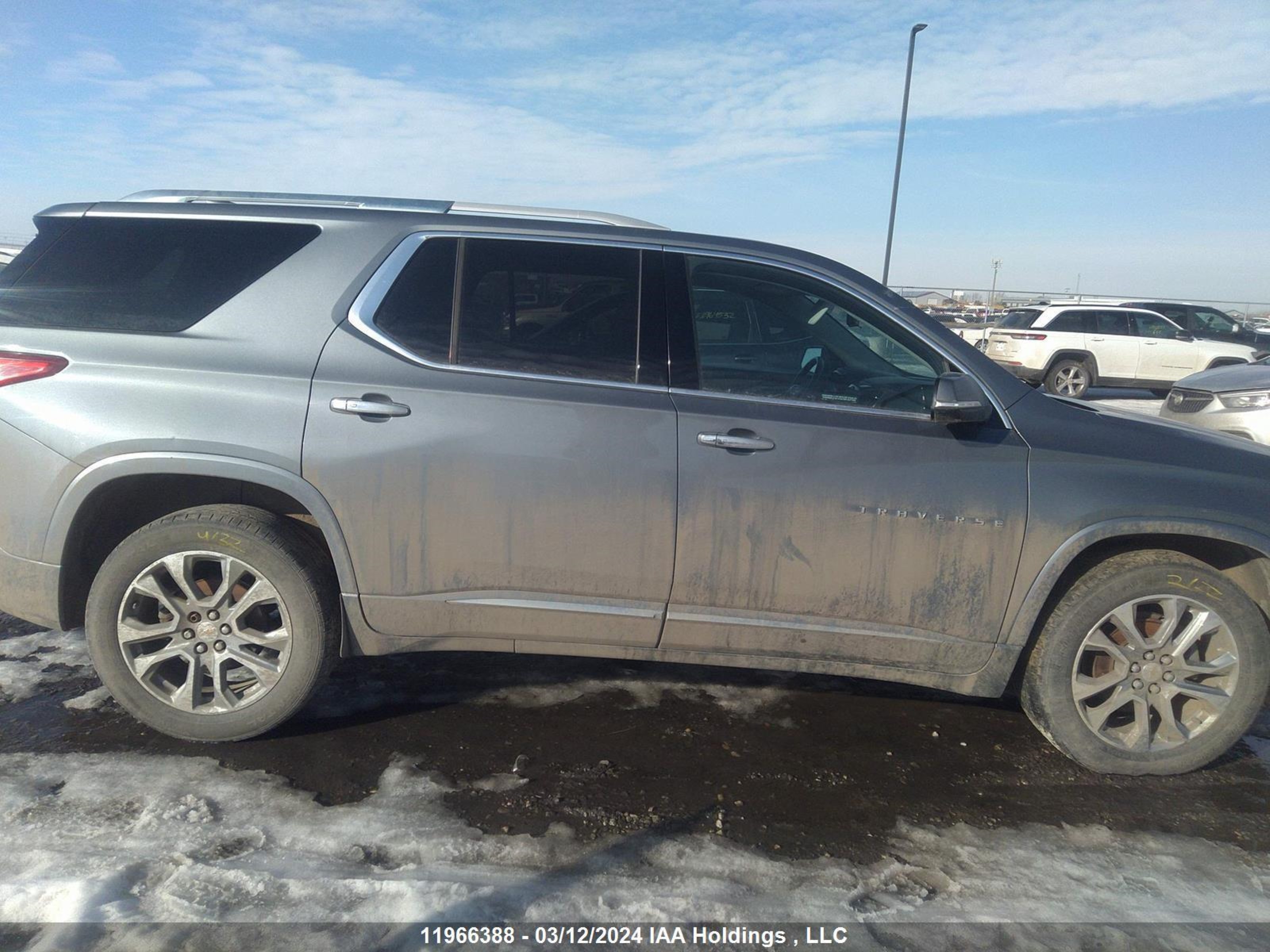 Photo 12 VIN: 1GNEVJKW6JJ121004 - CHEVROLET TRAVERSE 