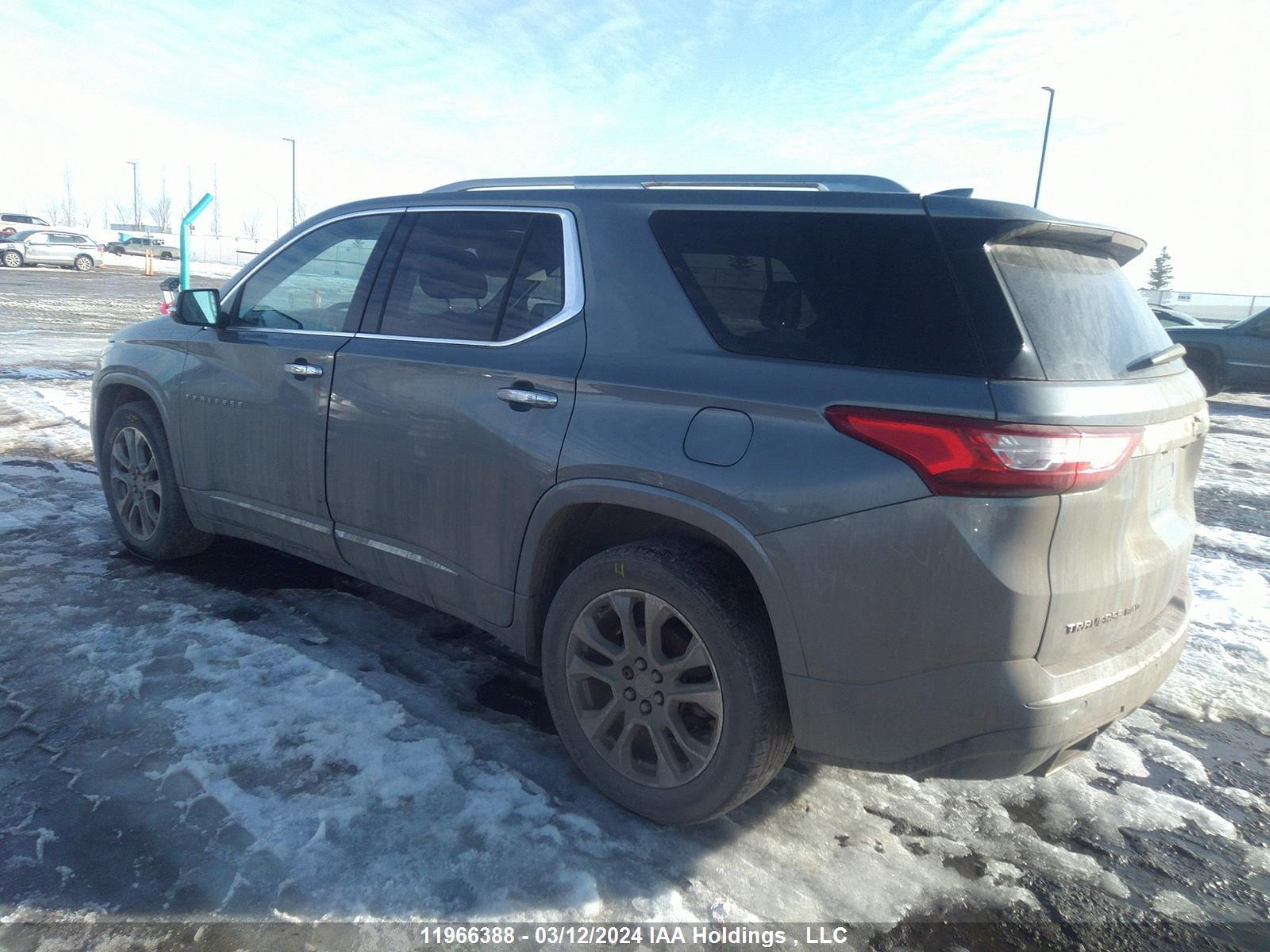 Photo 2 VIN: 1GNEVJKW6JJ121004 - CHEVROLET TRAVERSE 