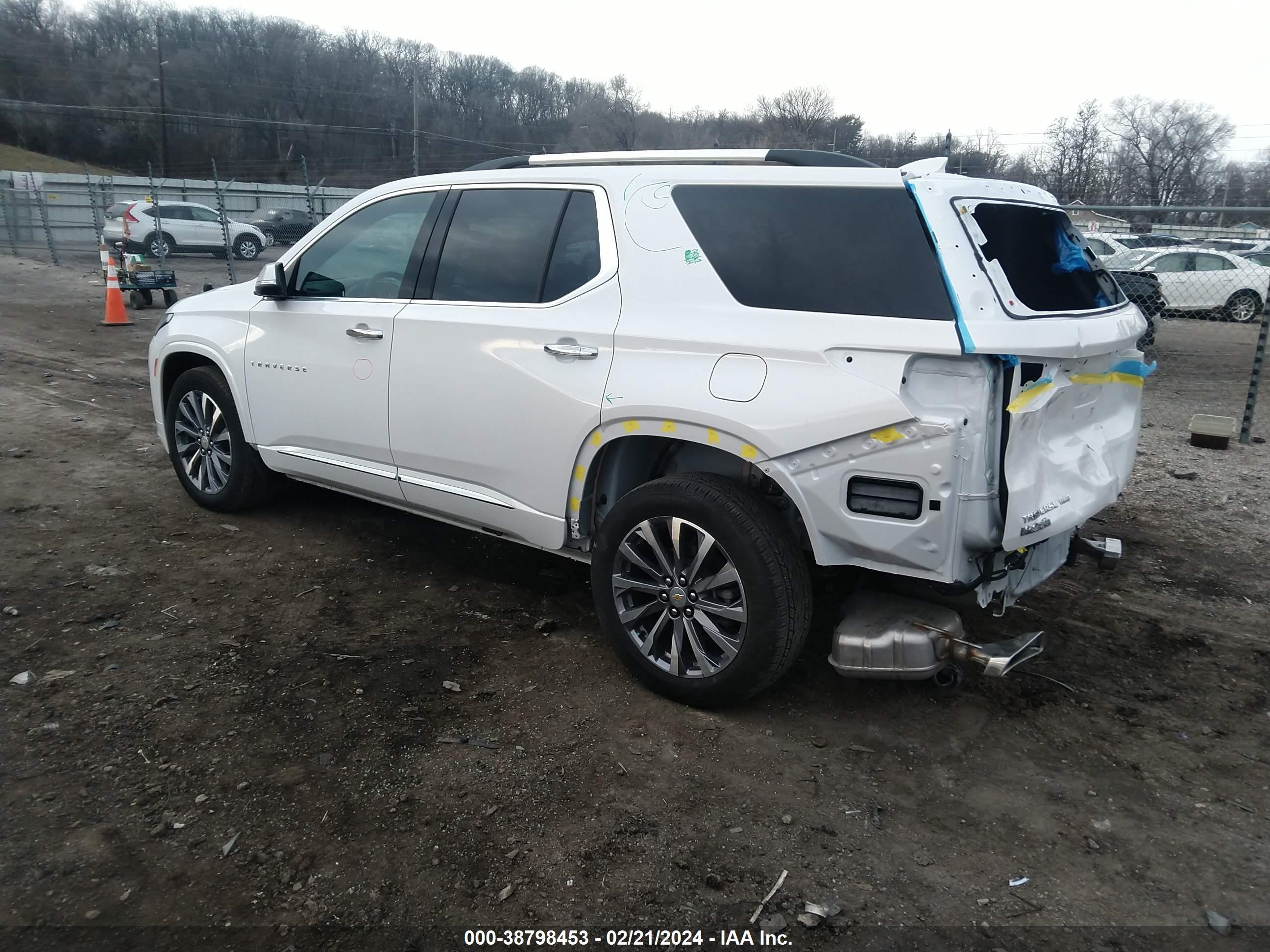 Photo 2 VIN: 1GNEVKKW6PJ216466 - CHEVROLET TRAVERSE 