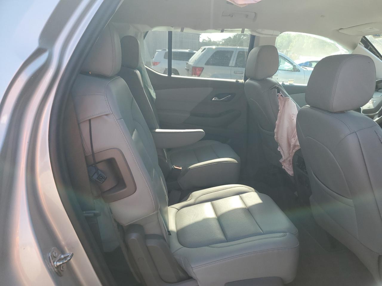 Photo 10 VIN: 1GNEVKKW9MJ153438 - CHEVROLET TRAVERSE 