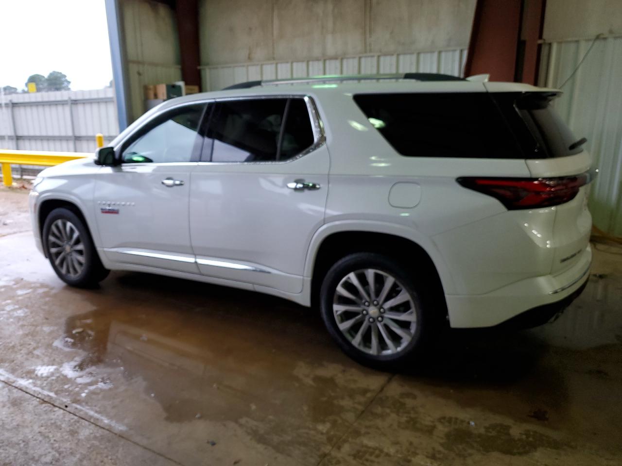 Photo 1 VIN: 1GNEVKKWXPJ145032 - CHEVROLET TRAVERSE 