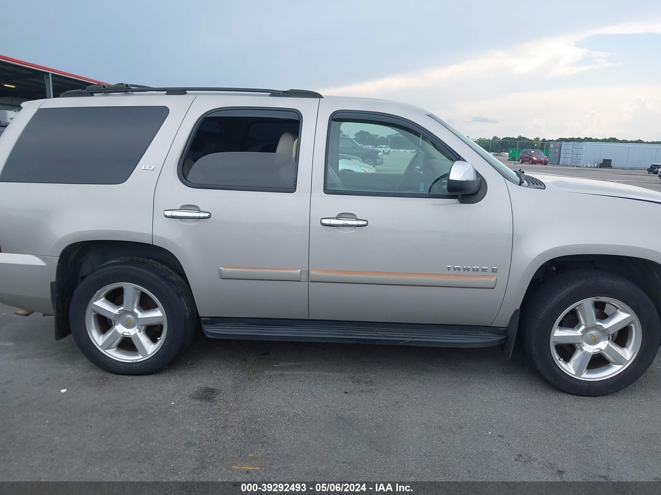 Photo 12 VIN: 1GNFC13007J253303 - CHEVROLET TAHOE 