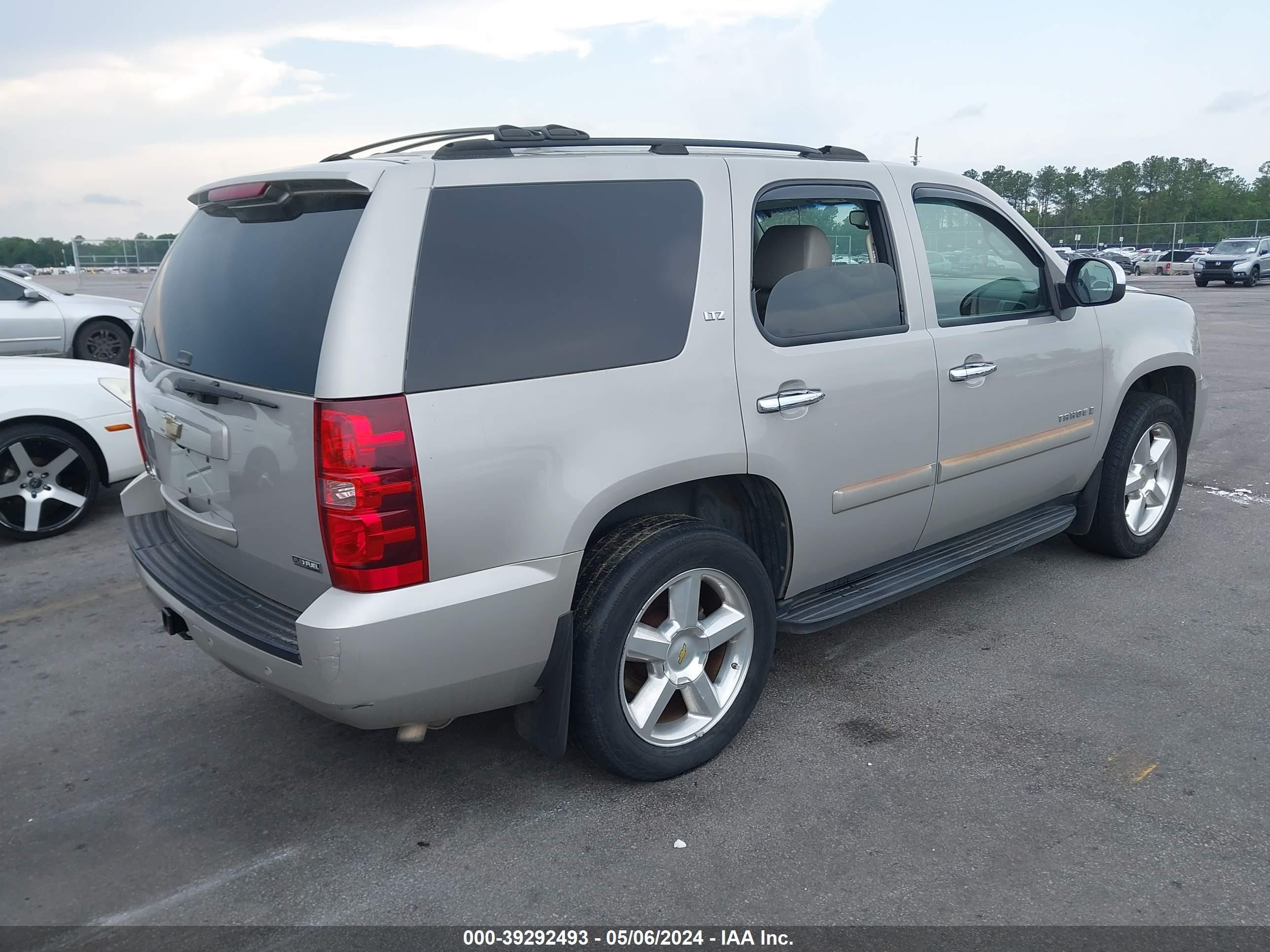 Photo 3 VIN: 1GNFC13007J253303 - CHEVROLET TAHOE 