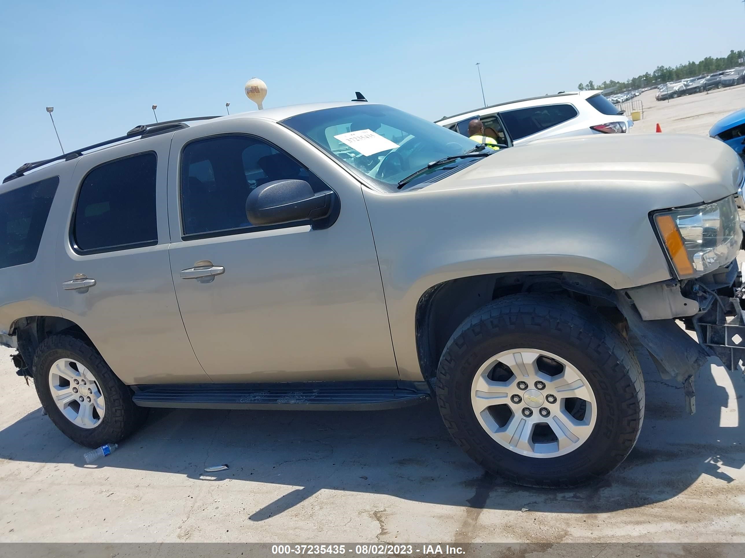 Photo 13 VIN: 1GNFC13007R204040 - CHEVROLET TAHOE 