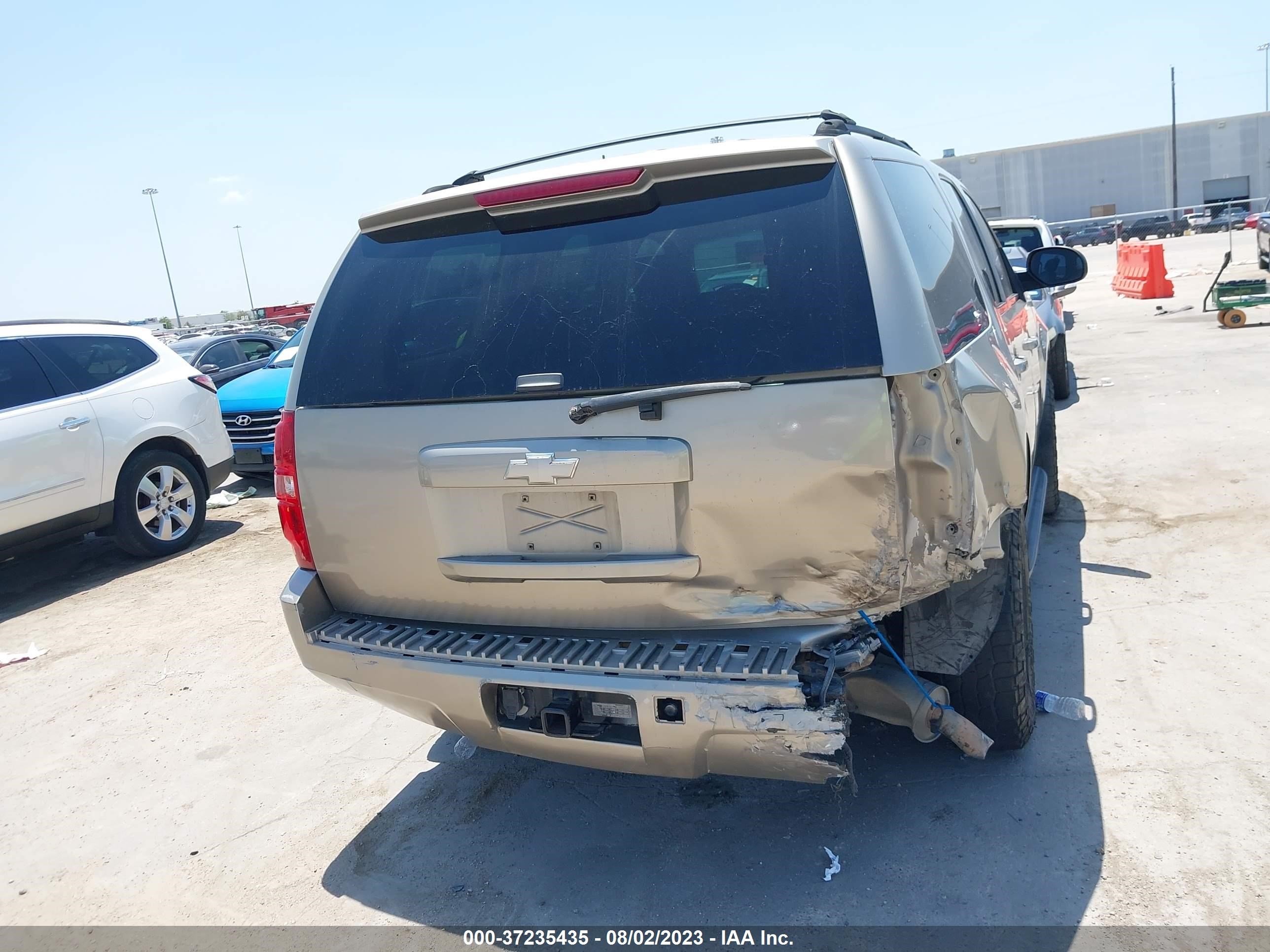 Photo 16 VIN: 1GNFC13007R204040 - CHEVROLET TAHOE 