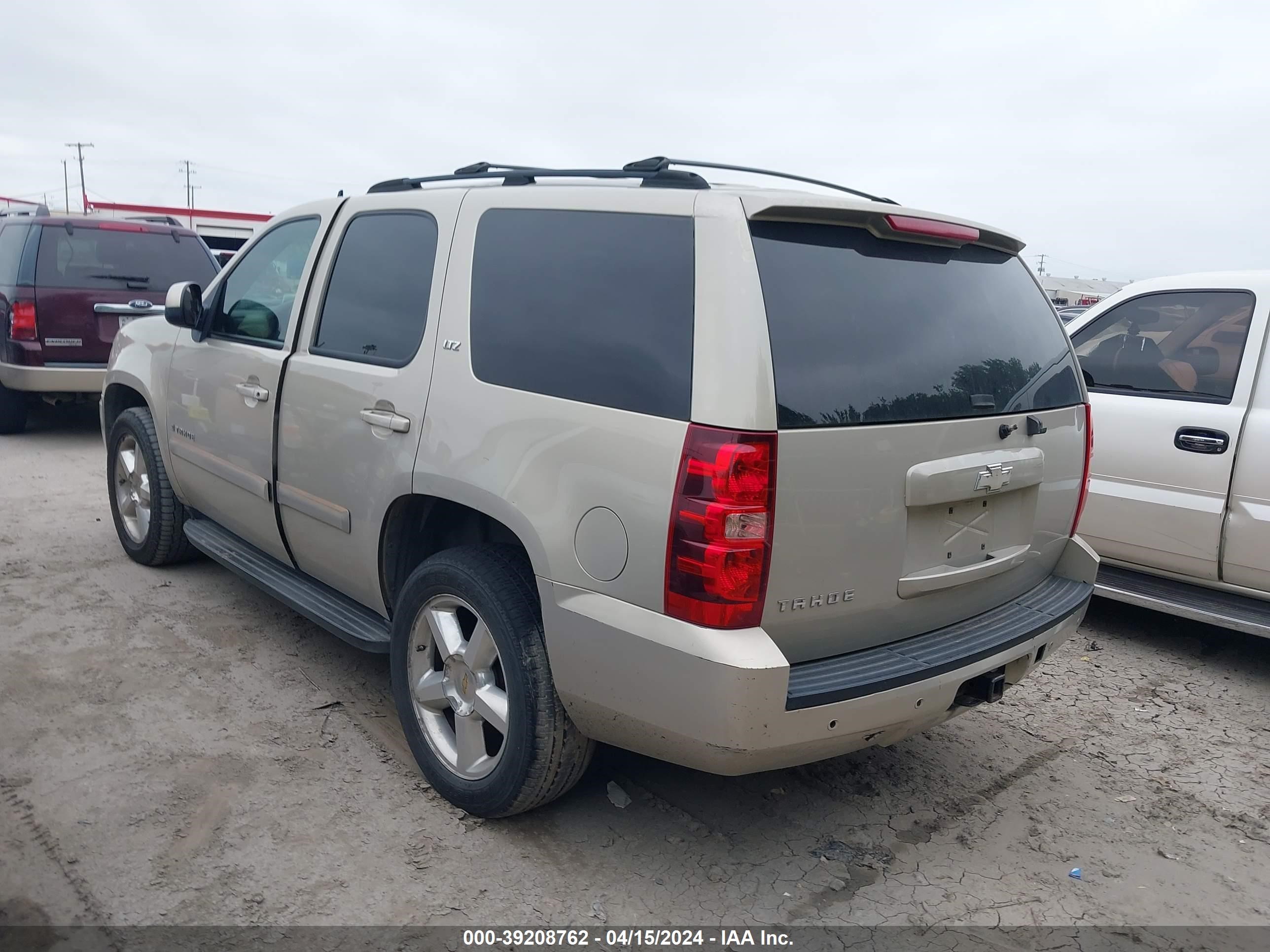 Photo 2 VIN: 1GNFC13007R220416 - CHEVROLET TAHOE 