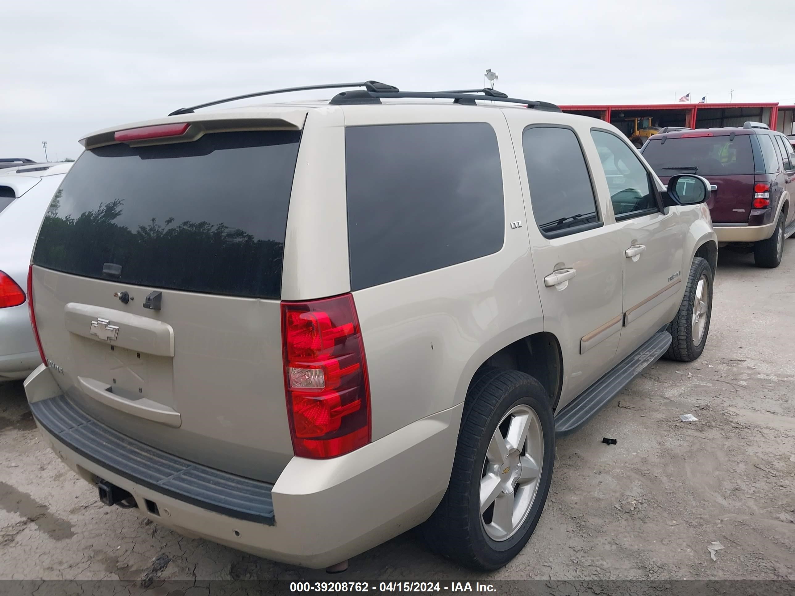 Photo 3 VIN: 1GNFC13007R220416 - CHEVROLET TAHOE 