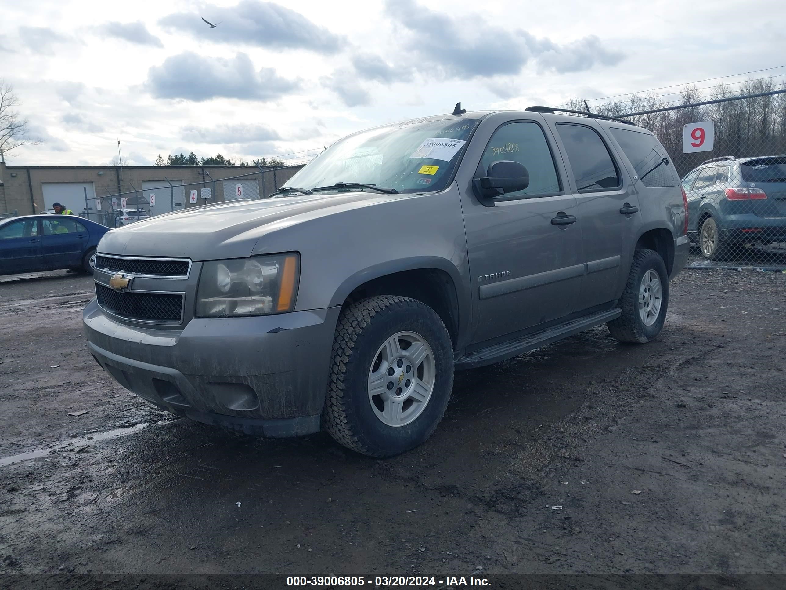 Photo 1 VIN: 1GNFC13007R247650 - CHEVROLET TAHOE 