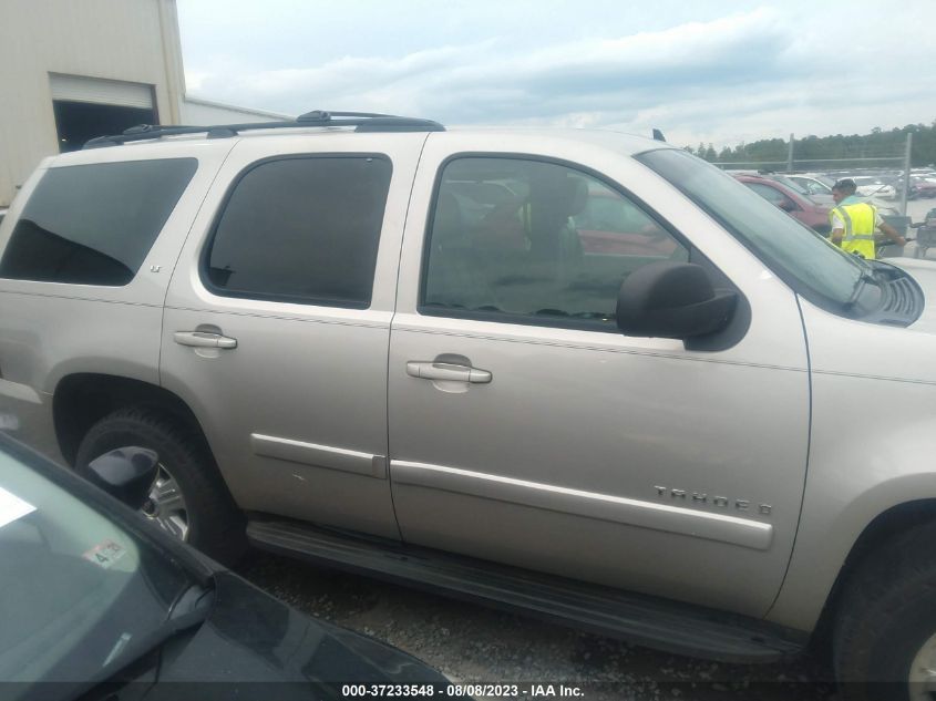 Photo 12 VIN: 1GNFC13008R149252 - CHEVROLET TAHOE 