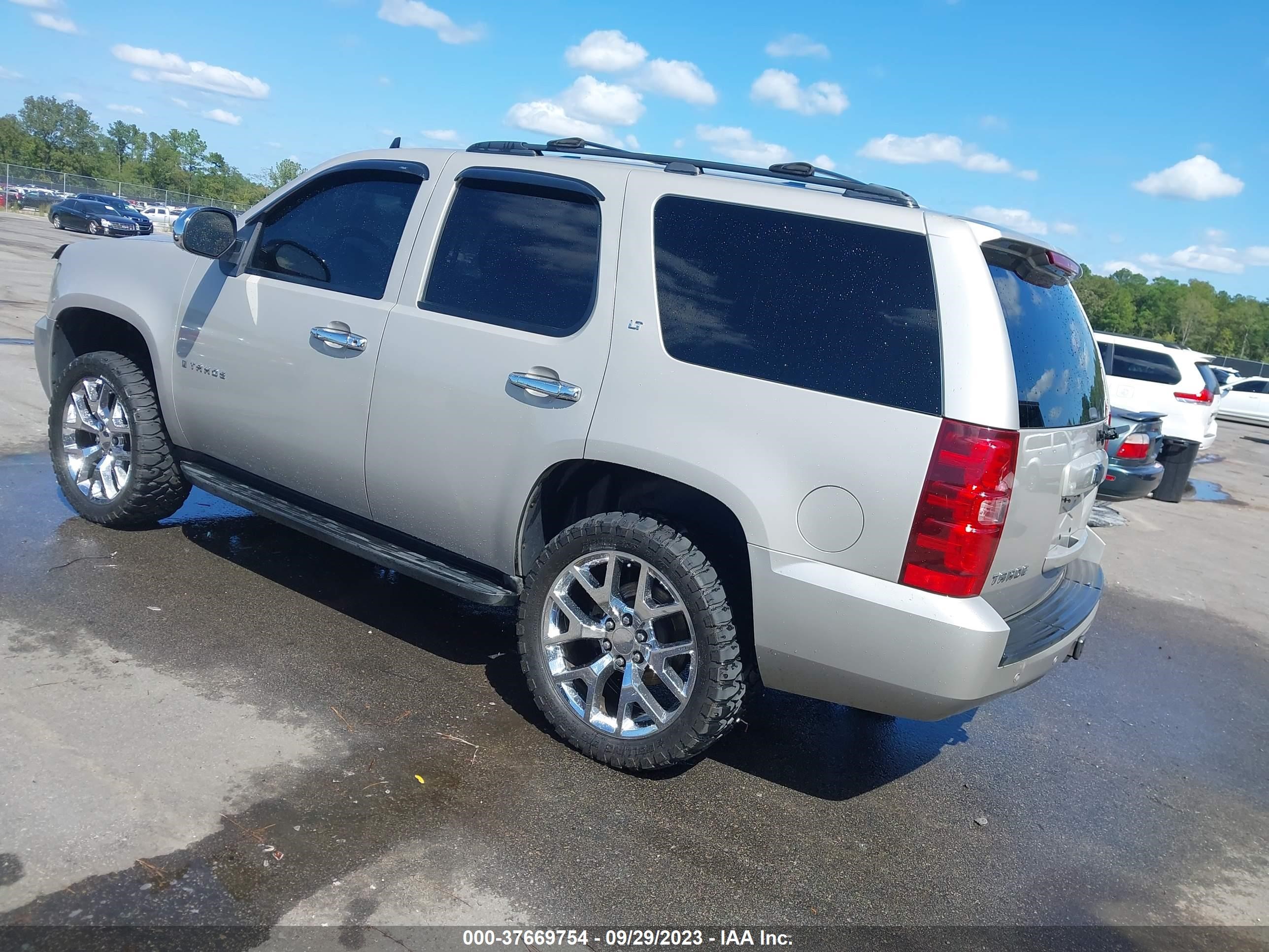 Photo 2 VIN: 1GNFC13017J334424 - CHEVROLET TAHOE 