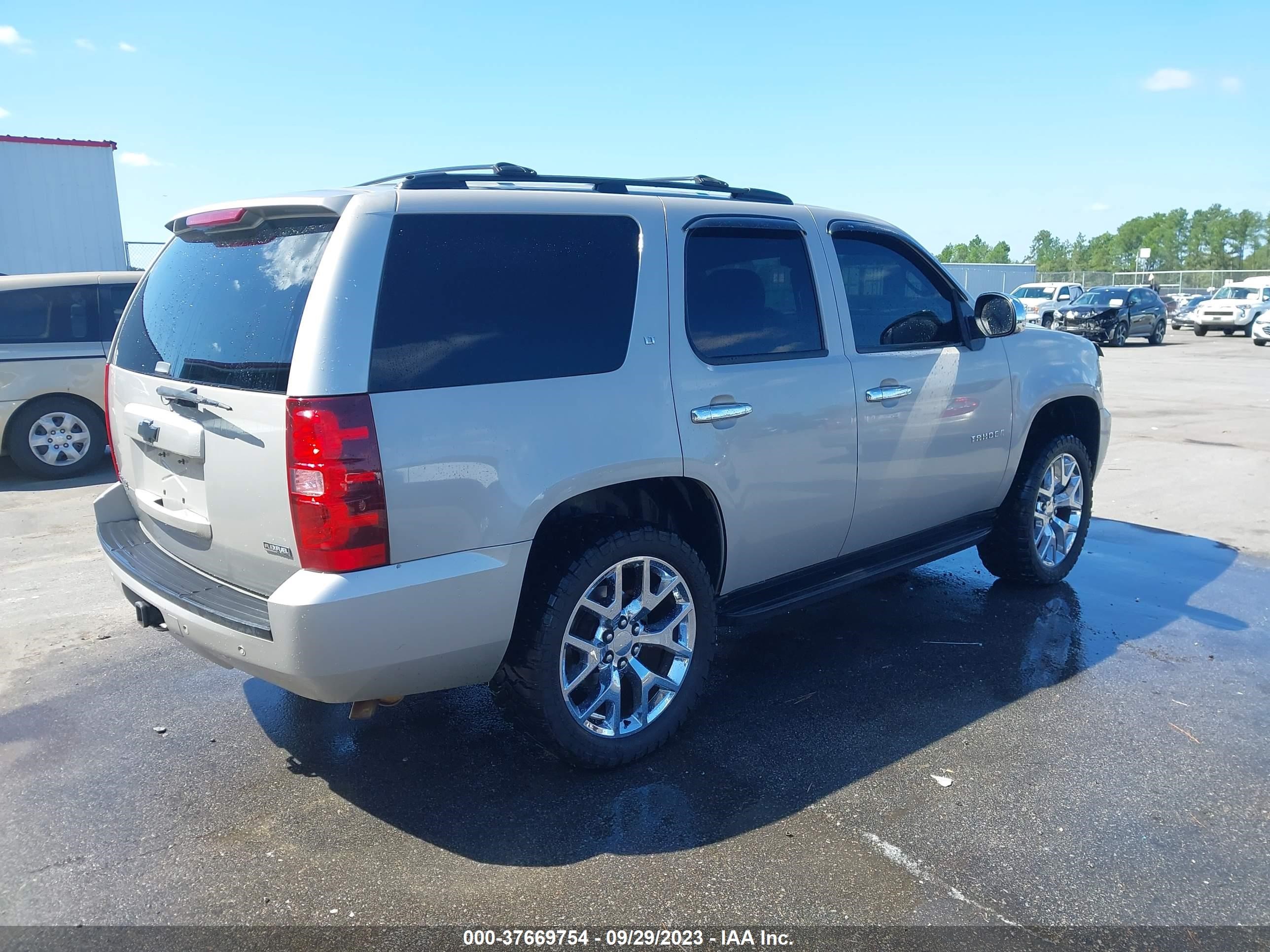 Photo 3 VIN: 1GNFC13017J334424 - CHEVROLET TAHOE 