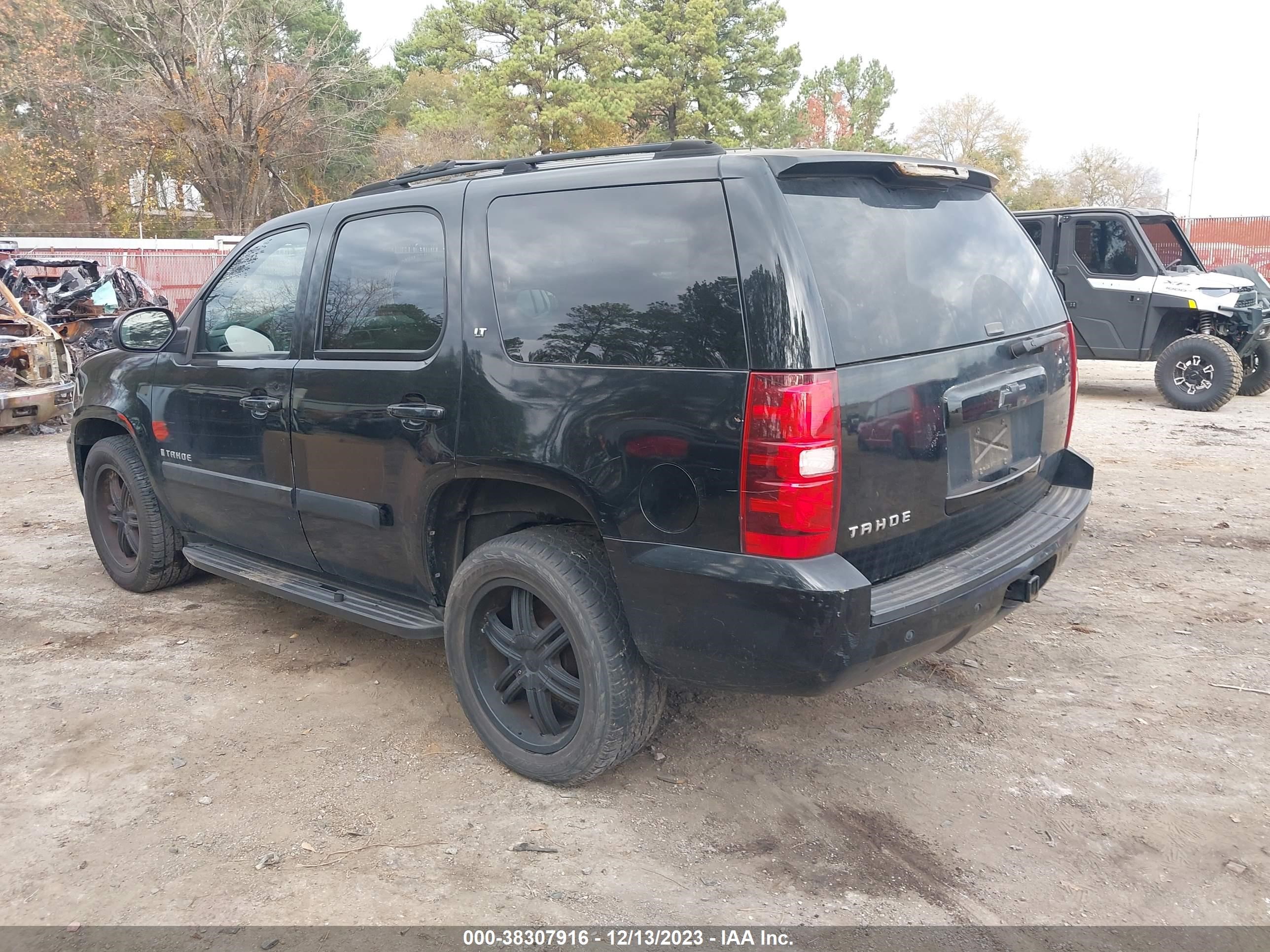 Photo 2 VIN: 1GNFC13017R123497 - CHEVROLET TAHOE 