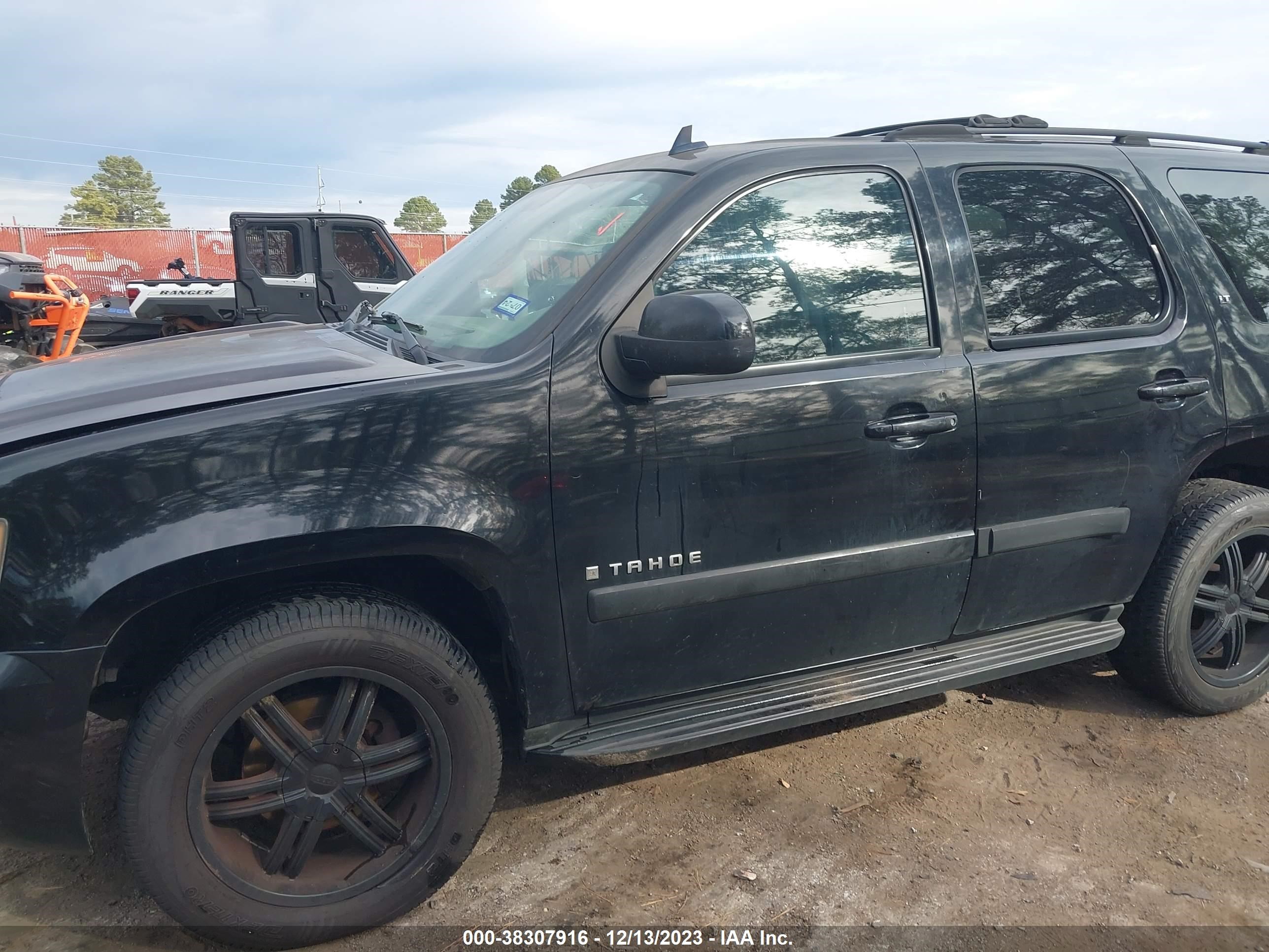 Photo 5 VIN: 1GNFC13017R123497 - CHEVROLET TAHOE 