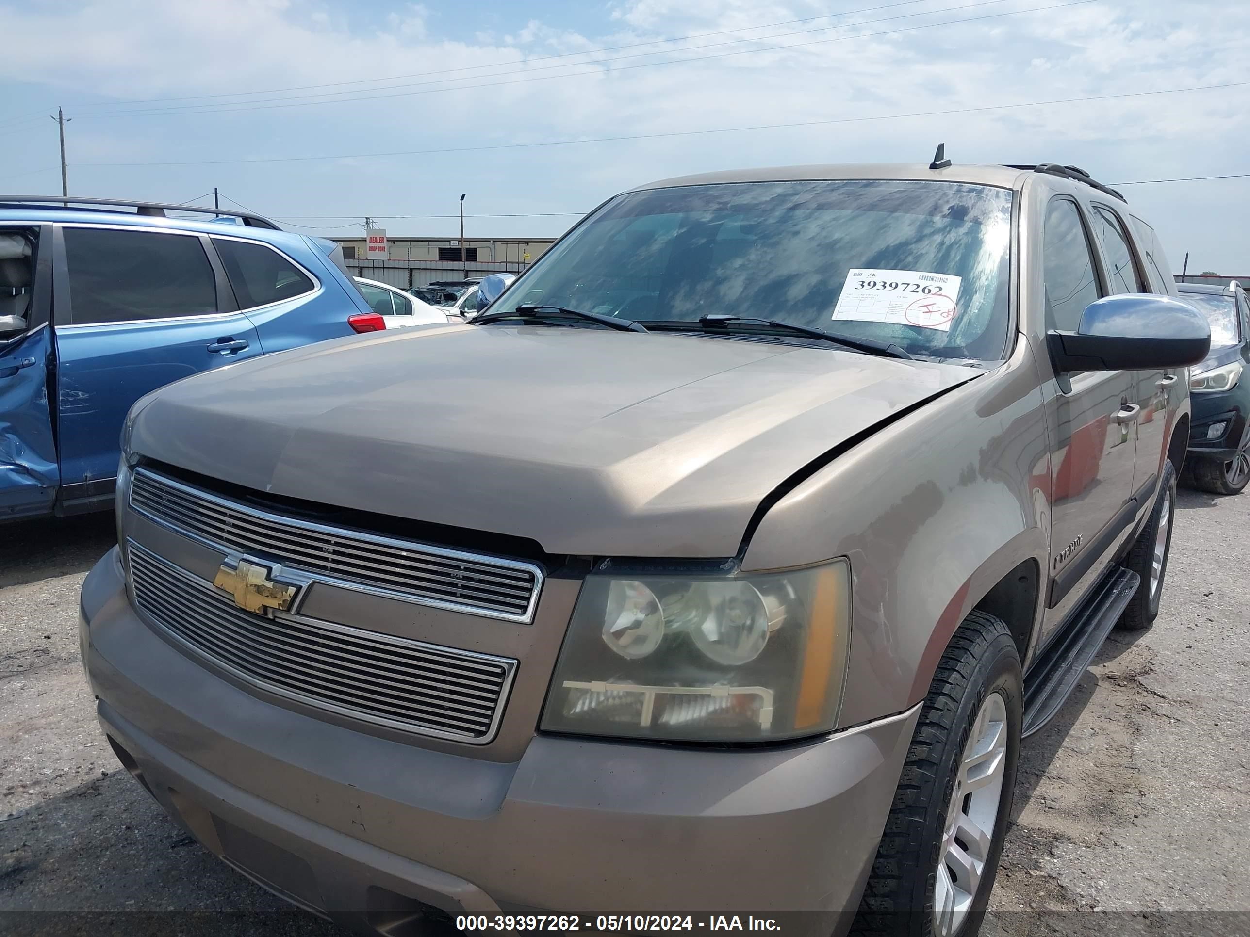 Photo 5 VIN: 1GNFC13017R140624 - CHEVROLET TAHOE 