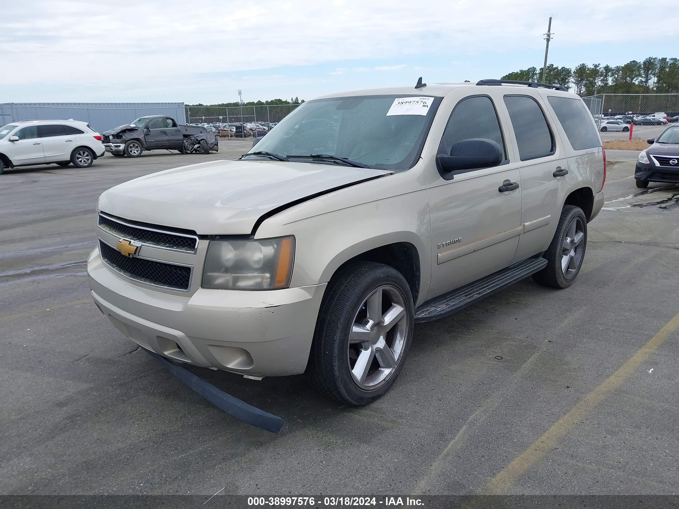 Photo 1 VIN: 1GNFC13017R396777 - CHEVROLET TAHOE 