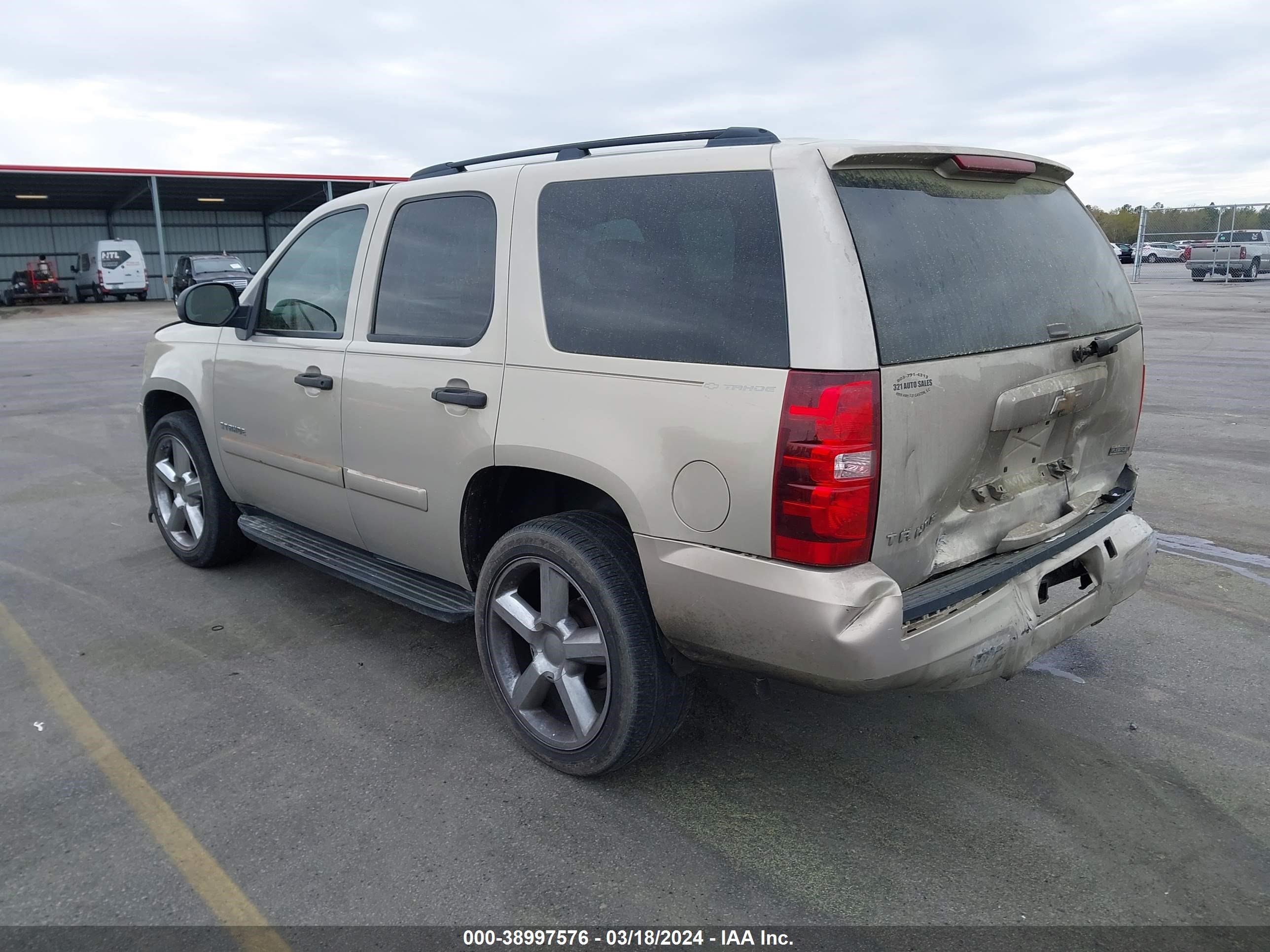 Photo 2 VIN: 1GNFC13017R396777 - CHEVROLET TAHOE 