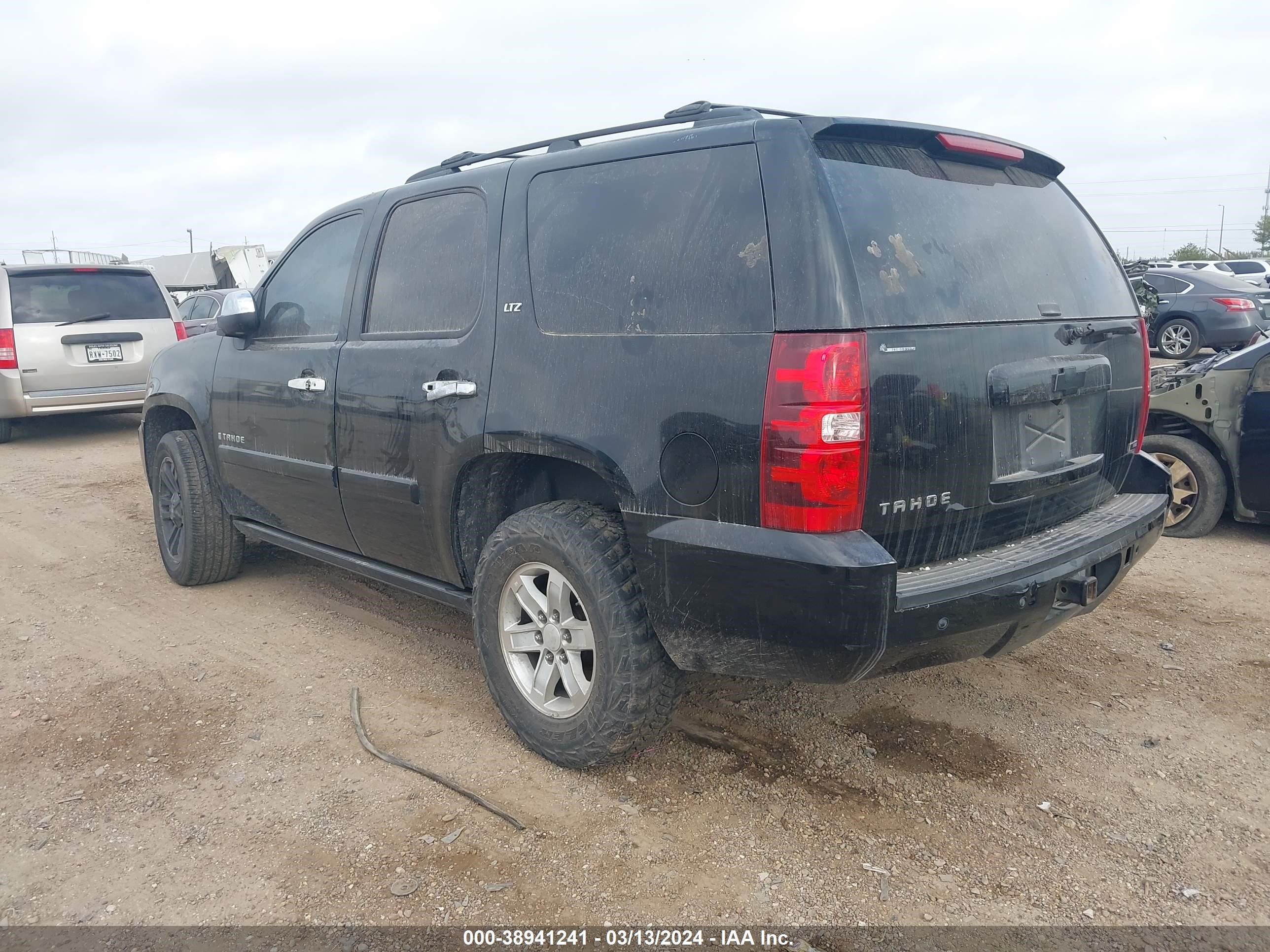 Photo 2 VIN: 1GNFC13018J218657 - CHEVROLET TAHOE 