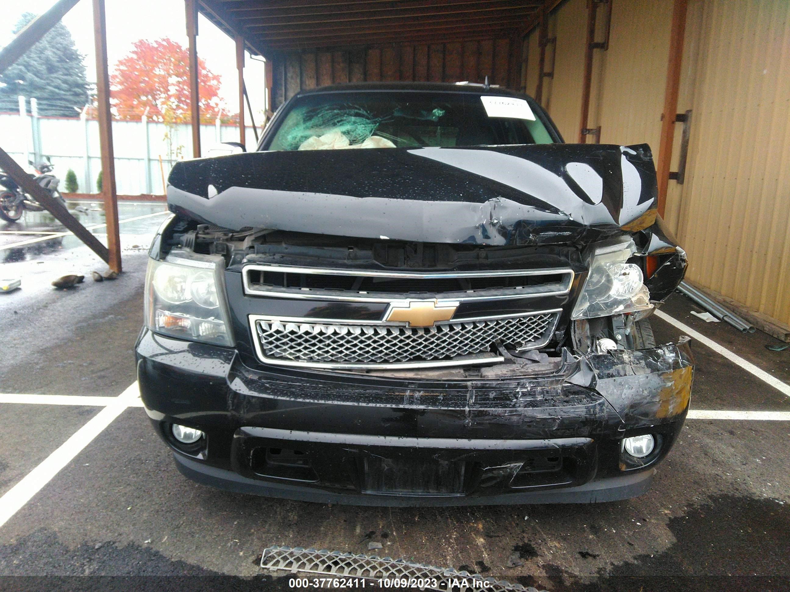 Photo 11 VIN: 1GNFC13018R120391 - CHEVROLET TAHOE 