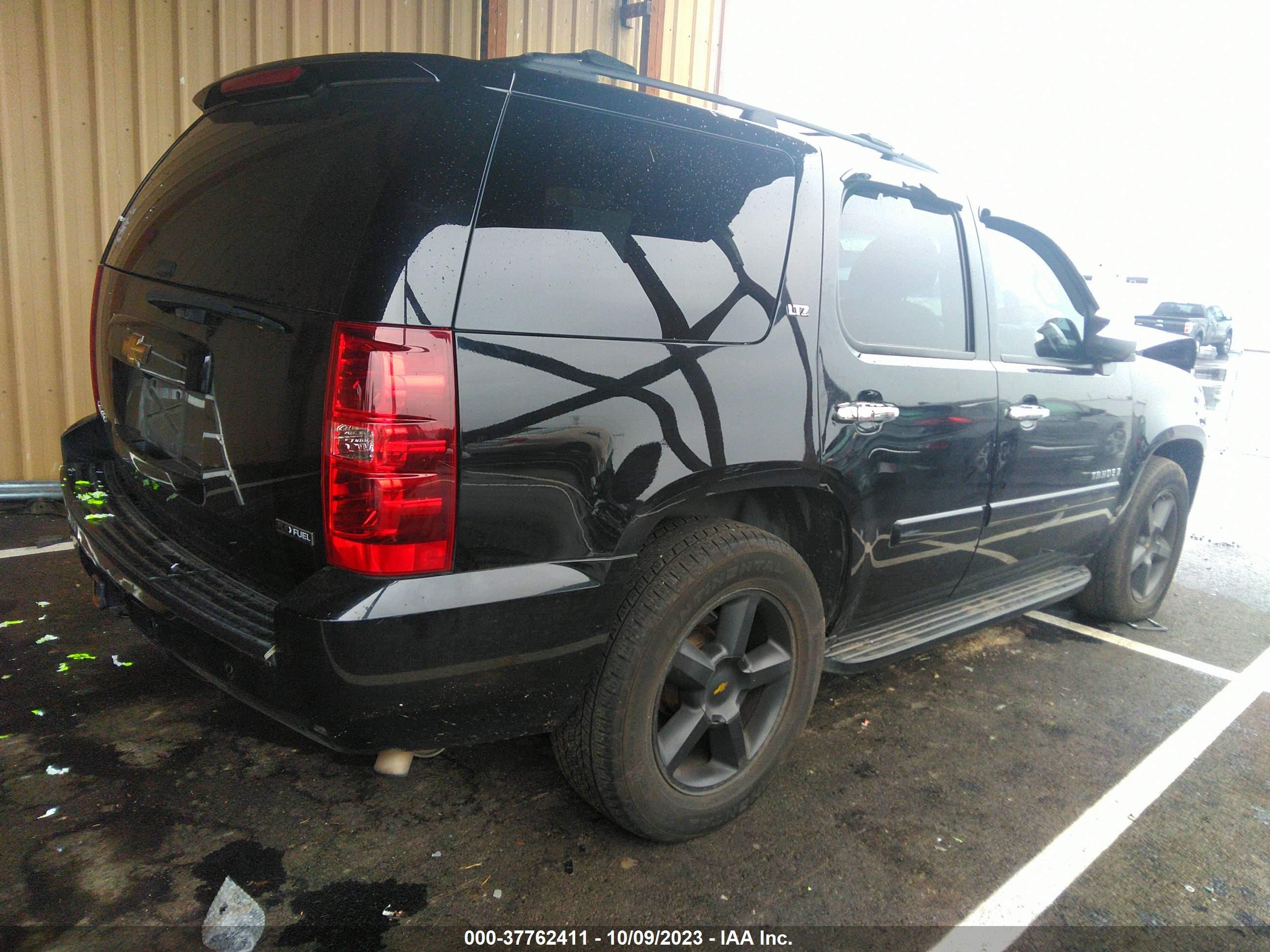 Photo 3 VIN: 1GNFC13018R120391 - CHEVROLET TAHOE 