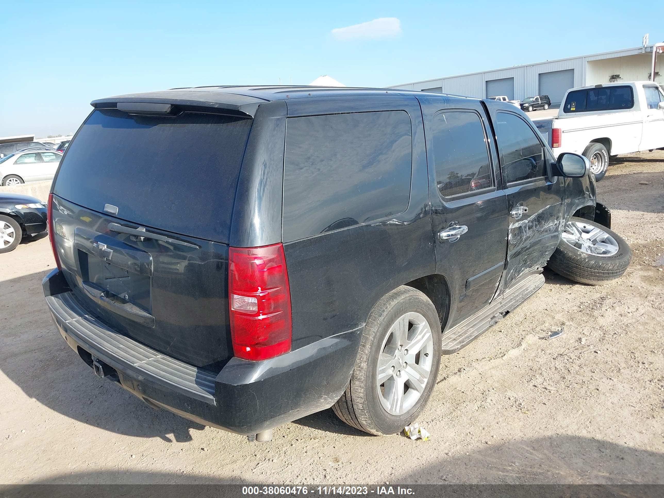 Photo 3 VIN: 1GNFC13018R170918 - CHEVROLET TAHOE 