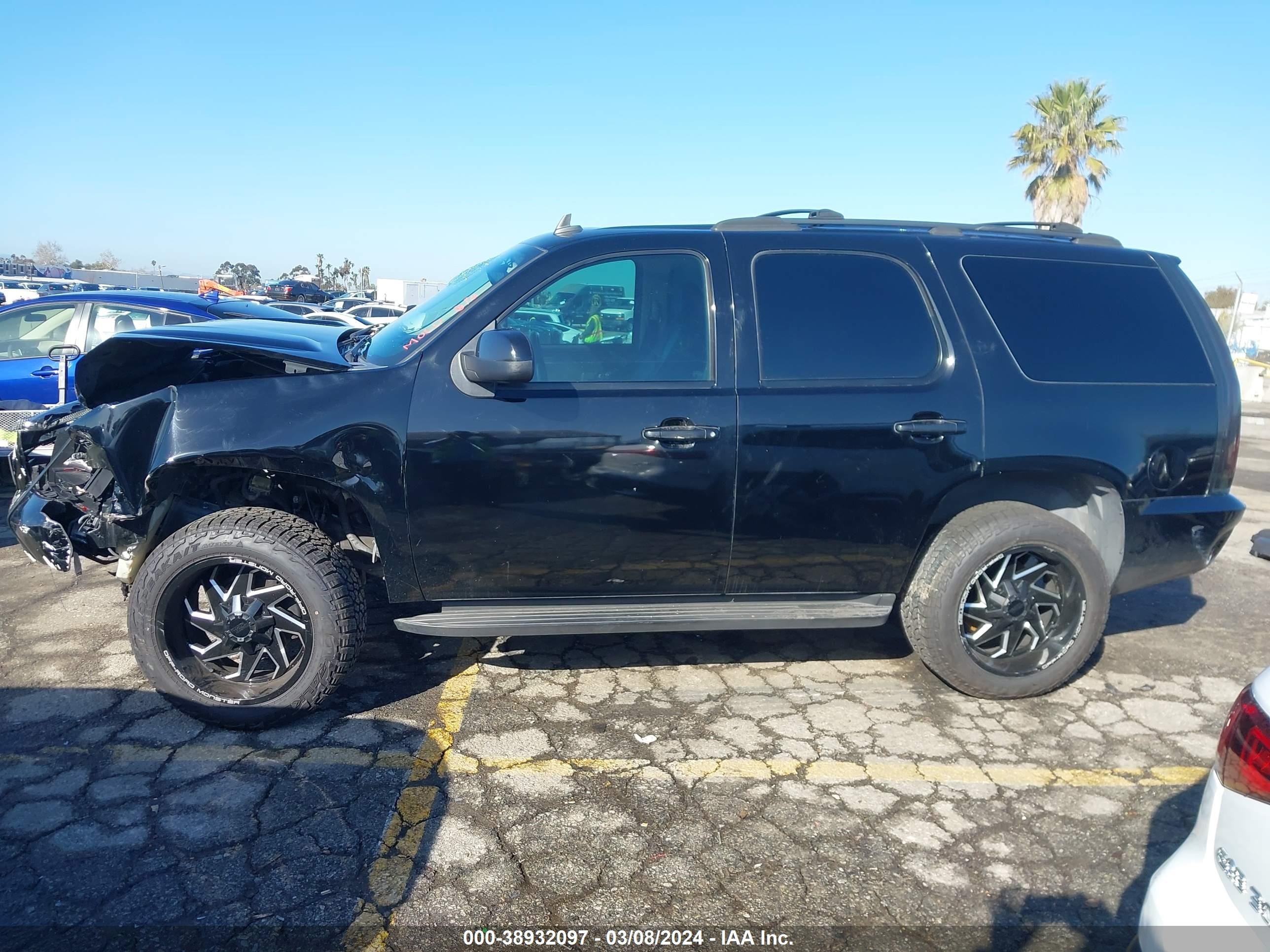 Photo 14 VIN: 1GNFC13027R173017 - CHEVROLET TAHOE 