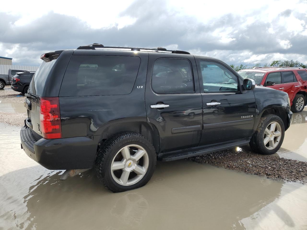 Photo 2 VIN: 1GNFC13027R302583 - CHEVROLET TAHOE 