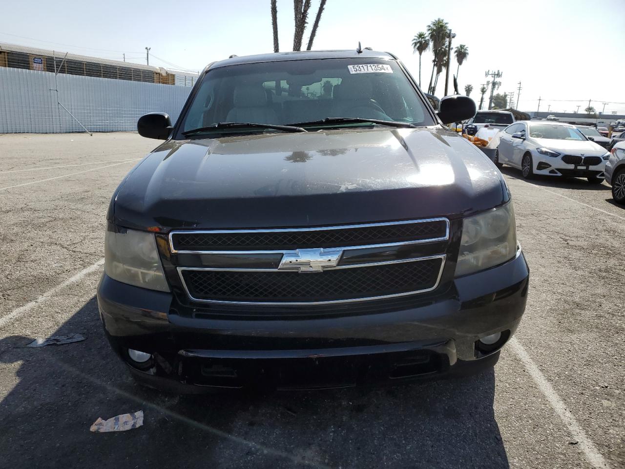 Photo 4 VIN: 1GNFC13027R312417 - CHEVROLET TAHOE 