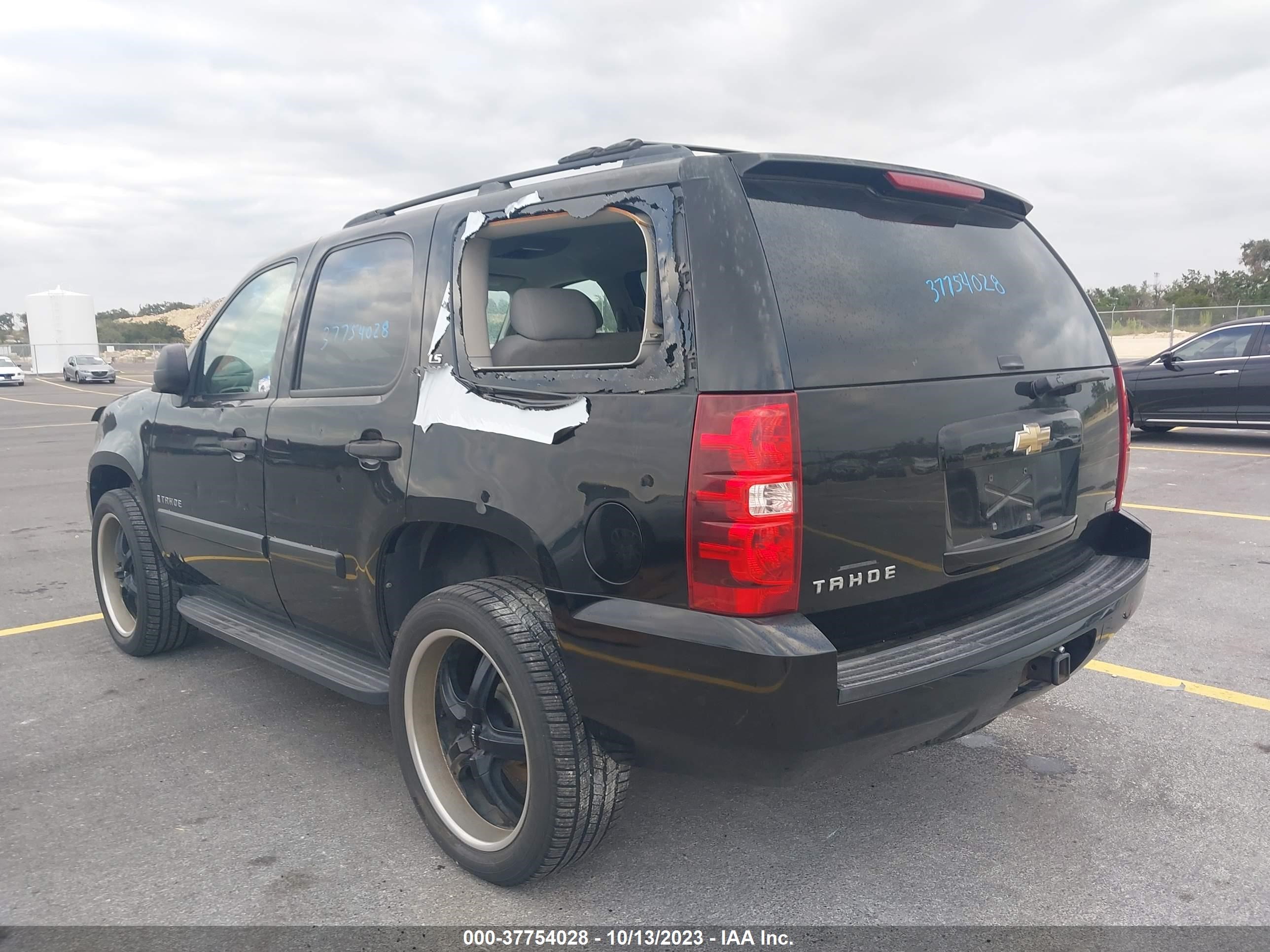 Photo 2 VIN: 1GNFC13027R366865 - CHEVROLET TAHOE 