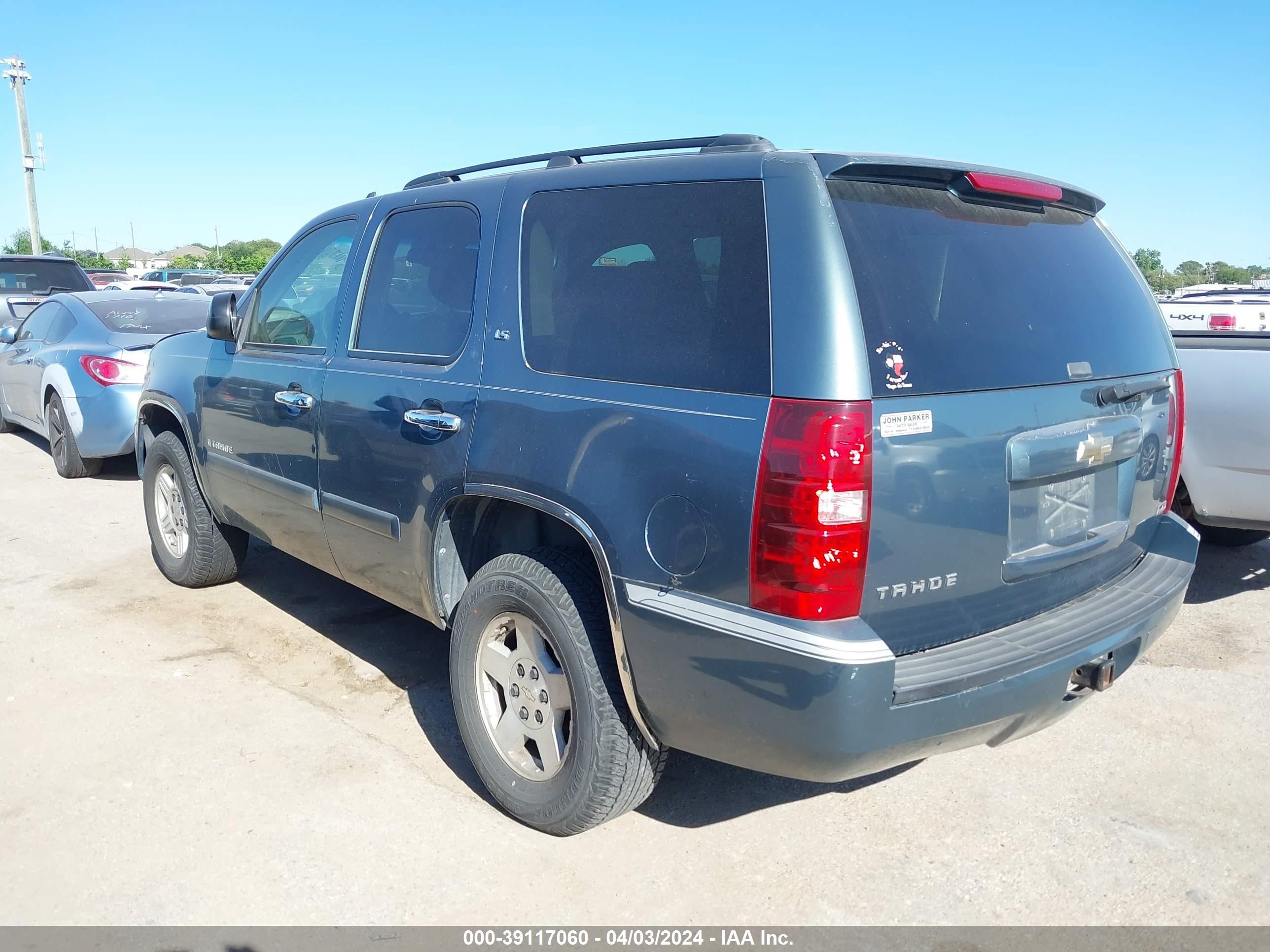 Photo 2 VIN: 1GNFC13028R142383 - CHEVROLET TAHOE 